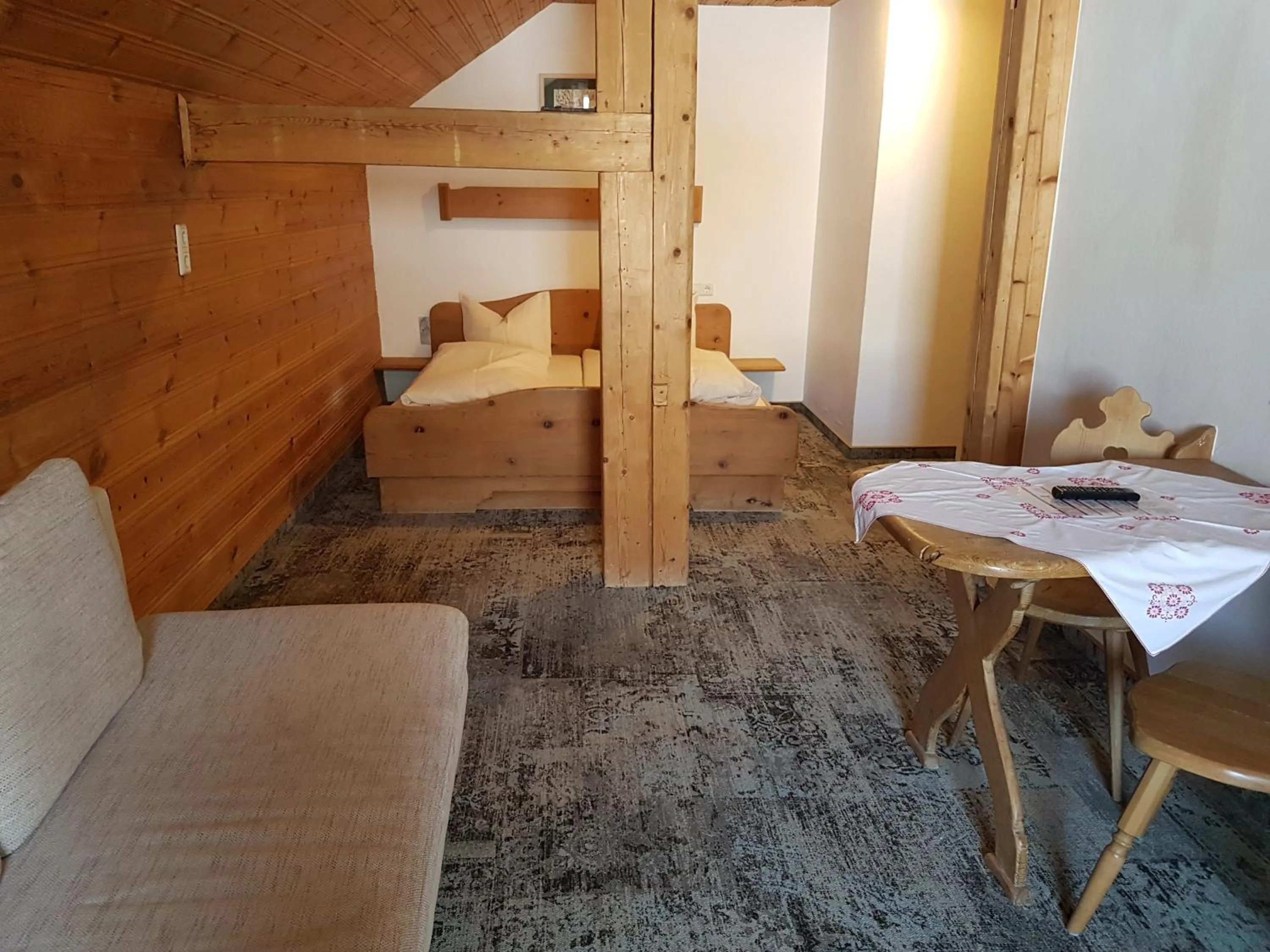 Seating area, Bed in Gasthof Schützenwirt