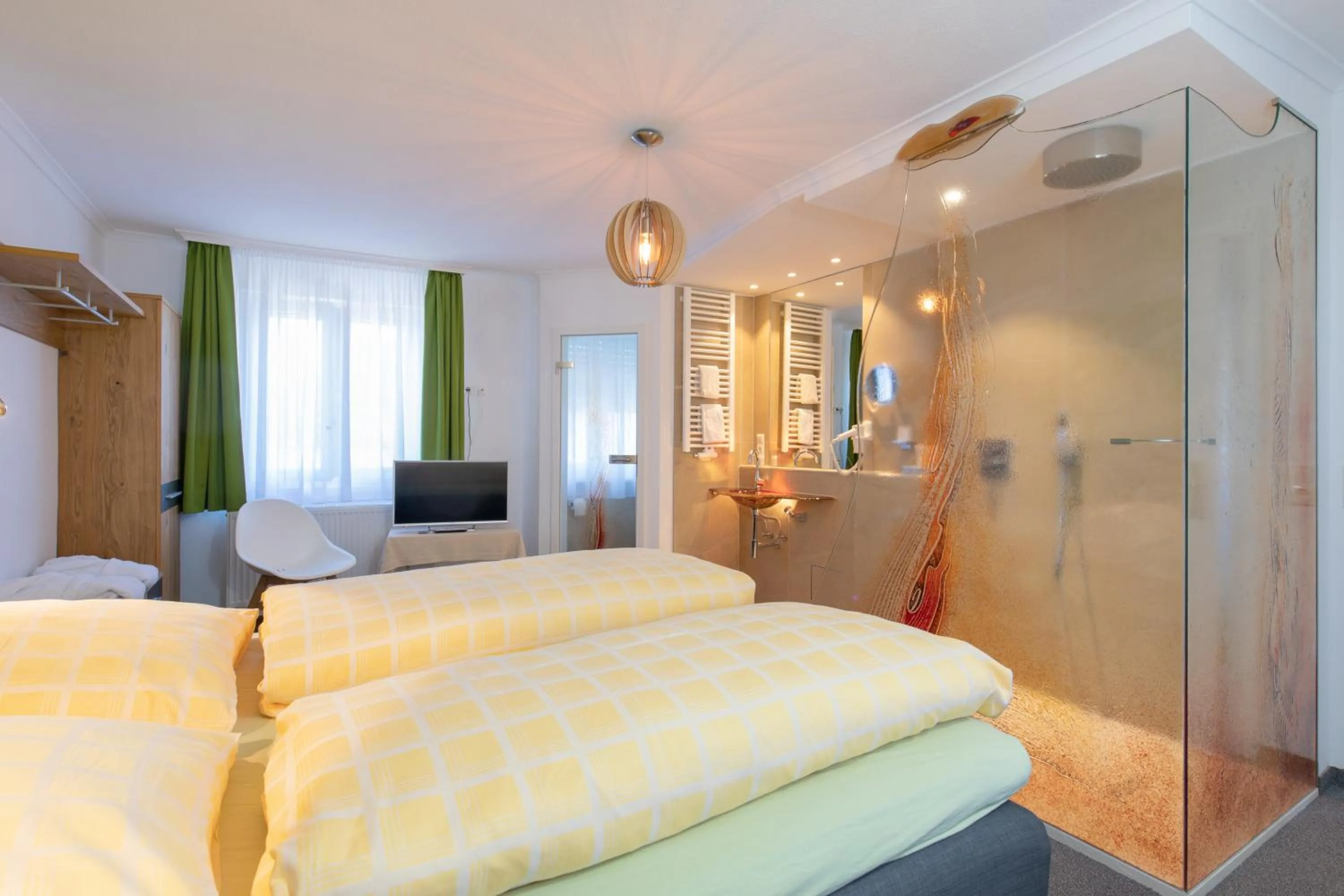 Bathroom, Bed in Altötting City Apartments