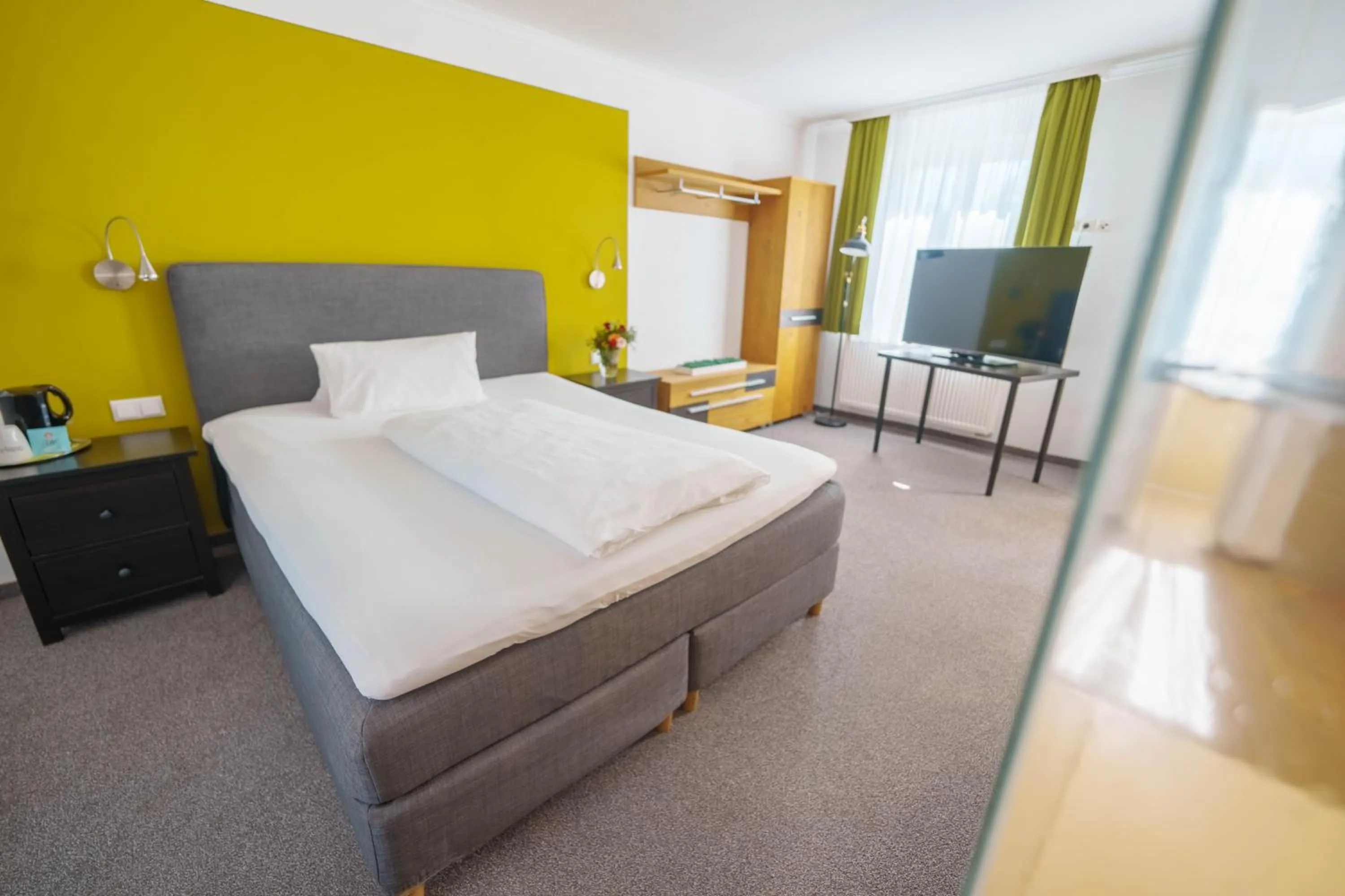 TV and multimedia, Bed in Altötting City Apartments