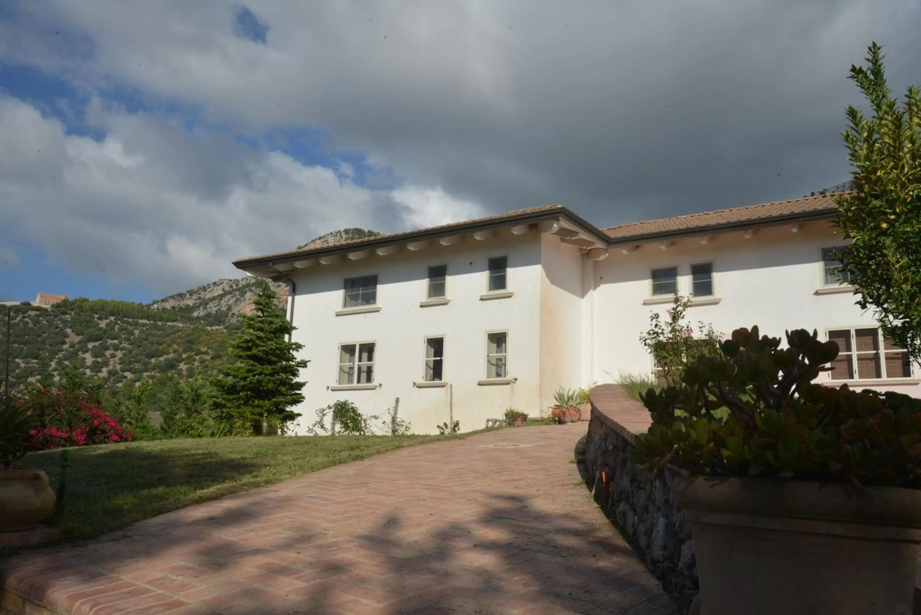 Garden view in B&B Macchia d'Olmo