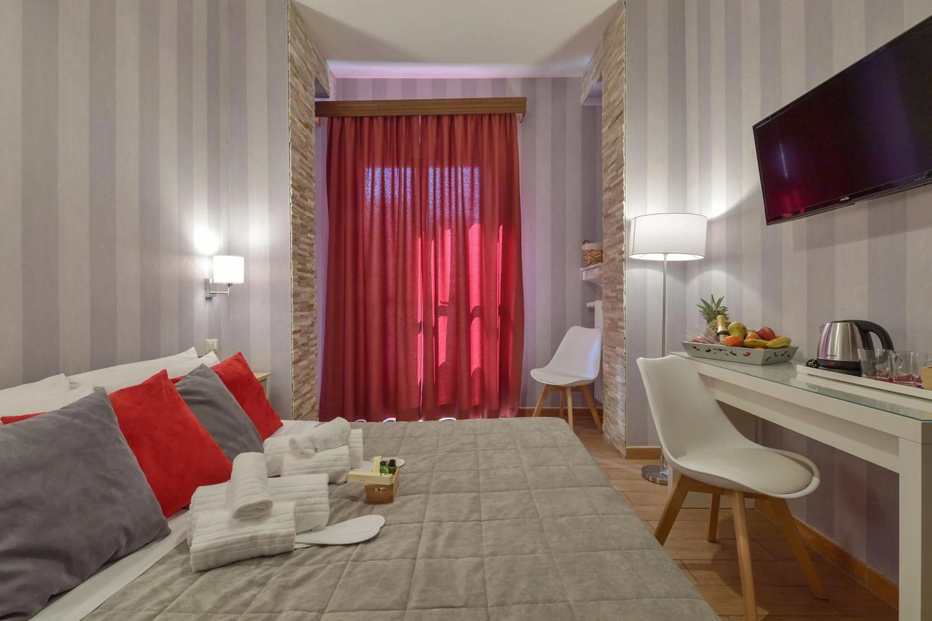 Photo of the whole room, Bed in Santamaggiore