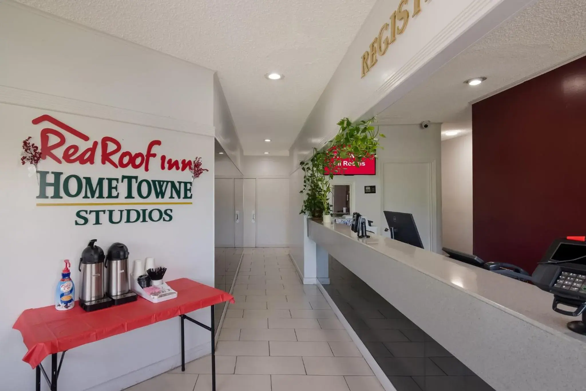 Lobby or reception in HomeTowne Studios by Red Roof Vero Beach - I-95 Lobby or reception in HomeTowne Studios by Red Roof Vero Beach - I-95