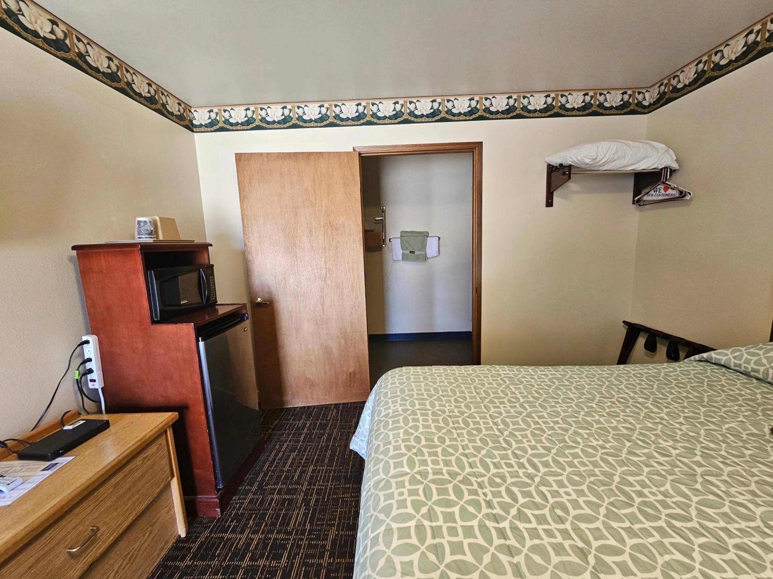 Bed in Cle Elum Travelers Inn