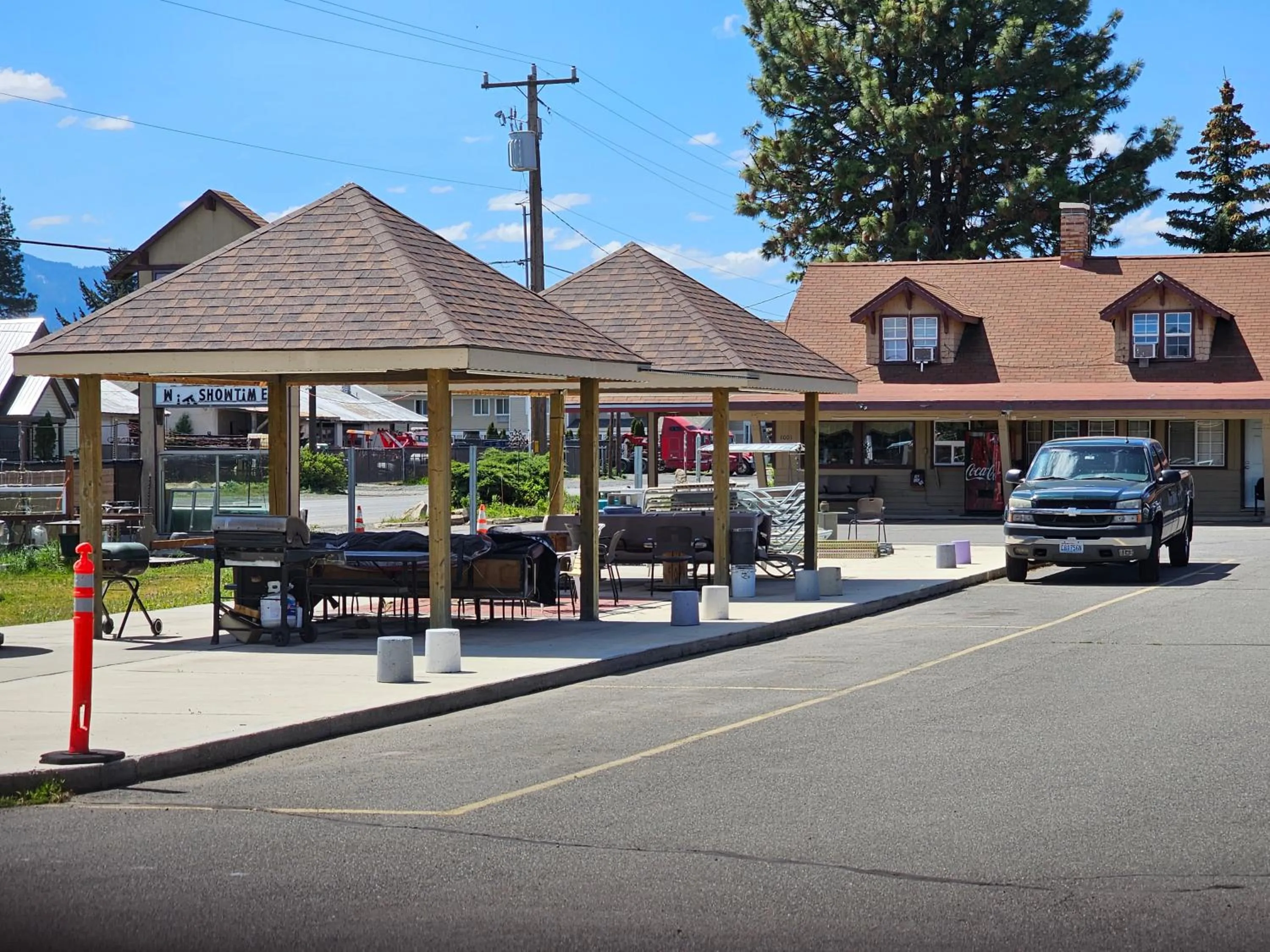 Property building in Cle Elum Travelers Inn