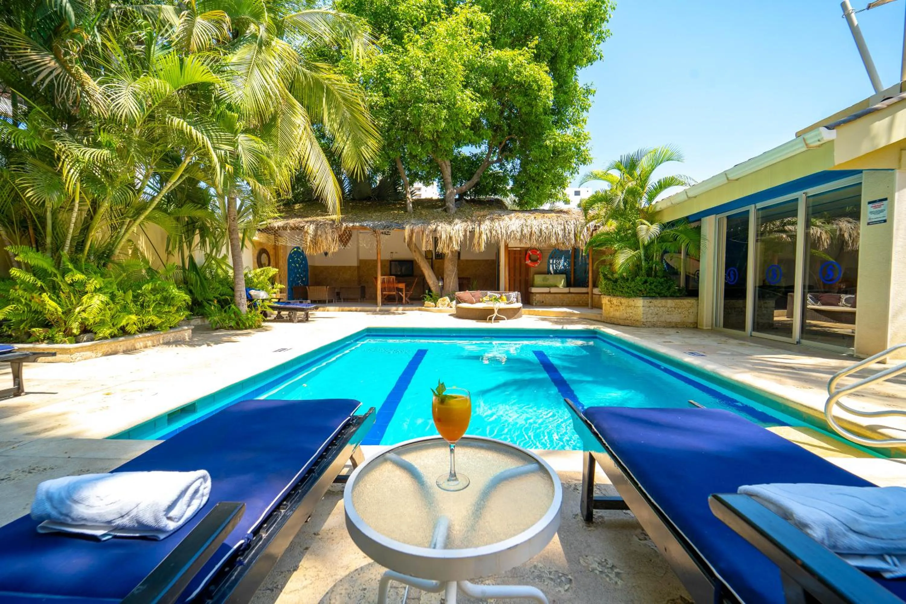 Swimming pool in Hotel Santorini Express y Cabañas
