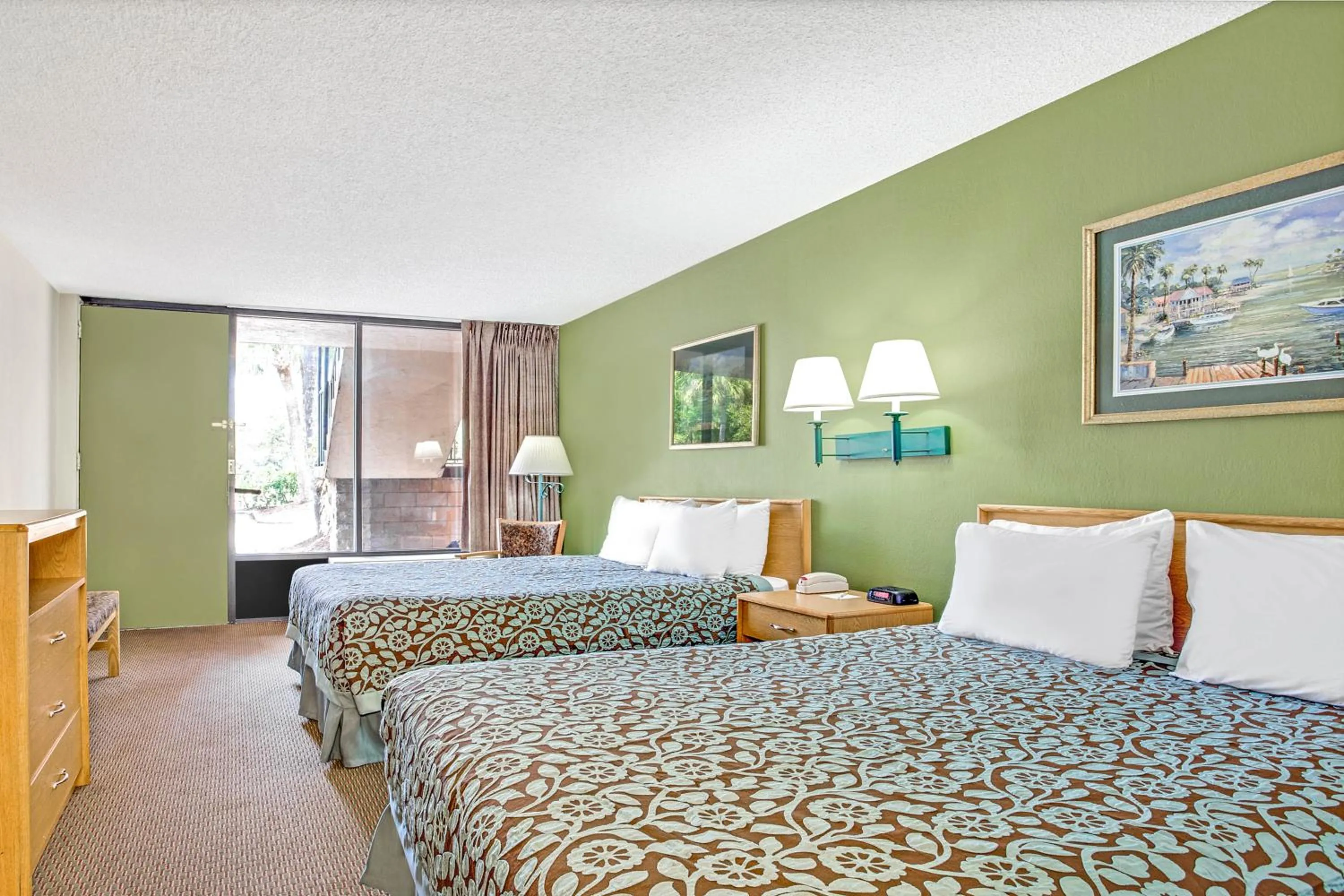 Bed in Days Inn by Wyndham Bradenton - Near the Gulf