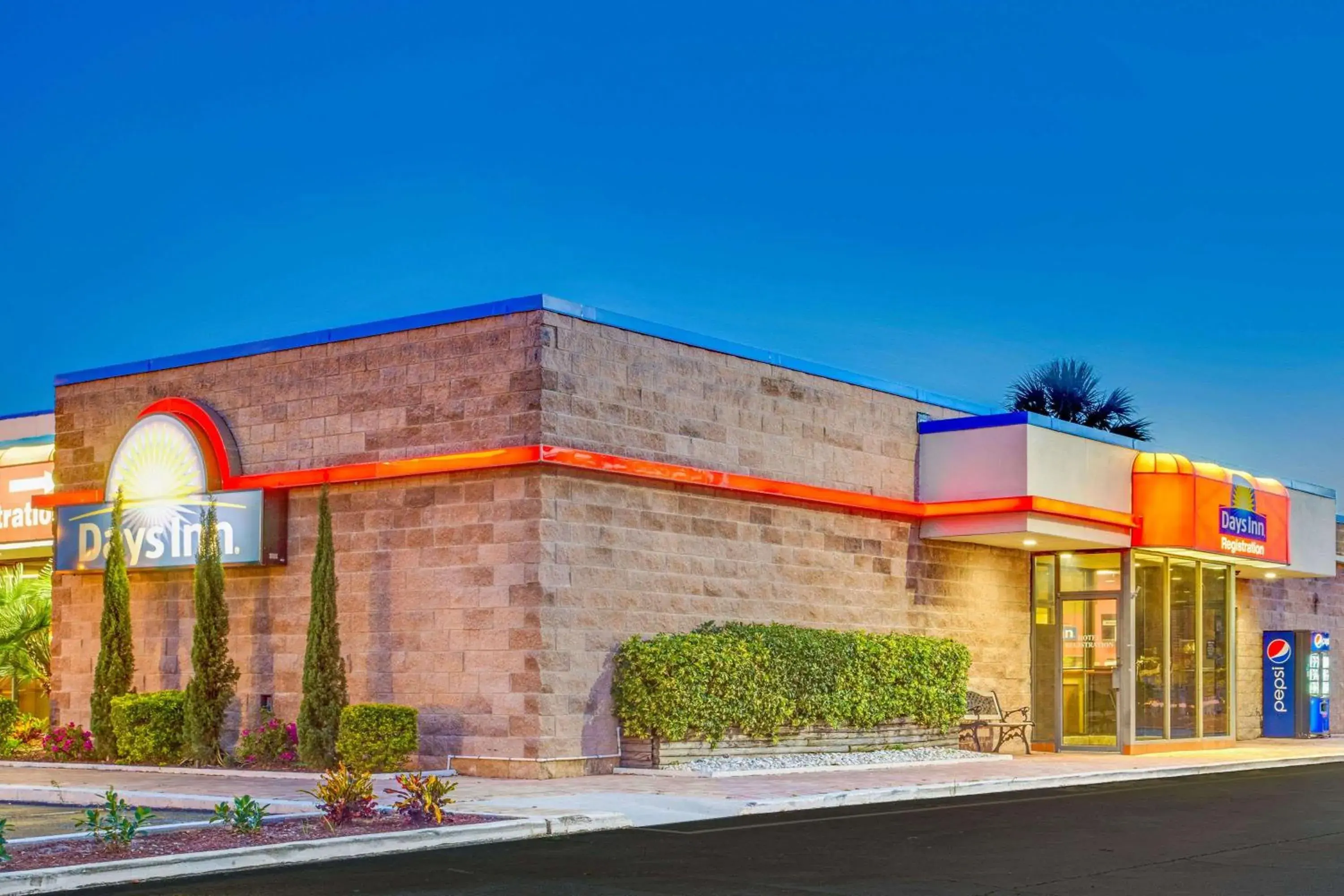 Property building in Days Inn by Wyndham Bradenton - Near the Gulf Property building in Days Inn by Wyndham Bradenton - Near the Gulf