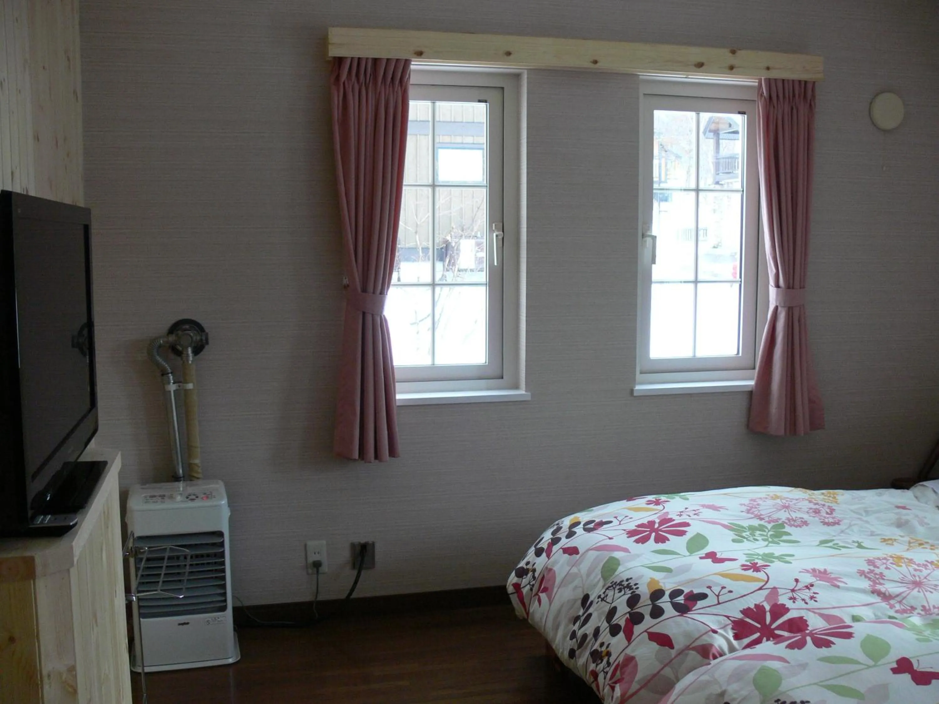 Decorative detail, Bed in Pension Locomotion