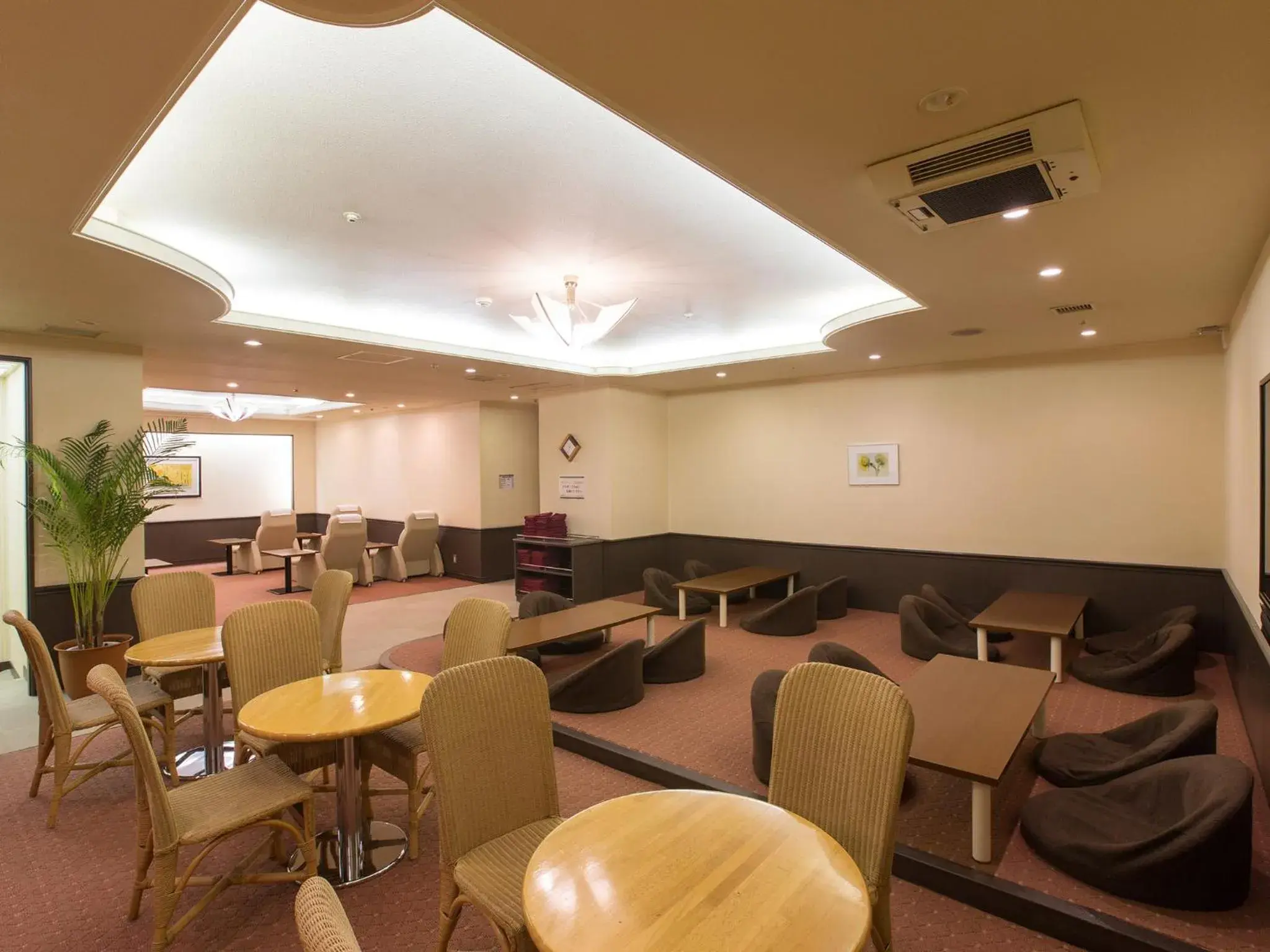 Lounge or bar in Art Hotel Asahikawa Lounge or bar in Art Hotel Asahikawa