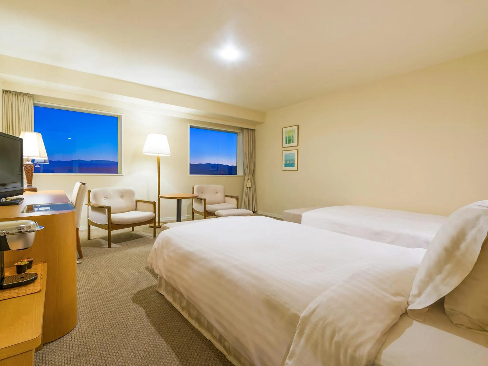 Spring, Bed in Art Hotel Asahikawa