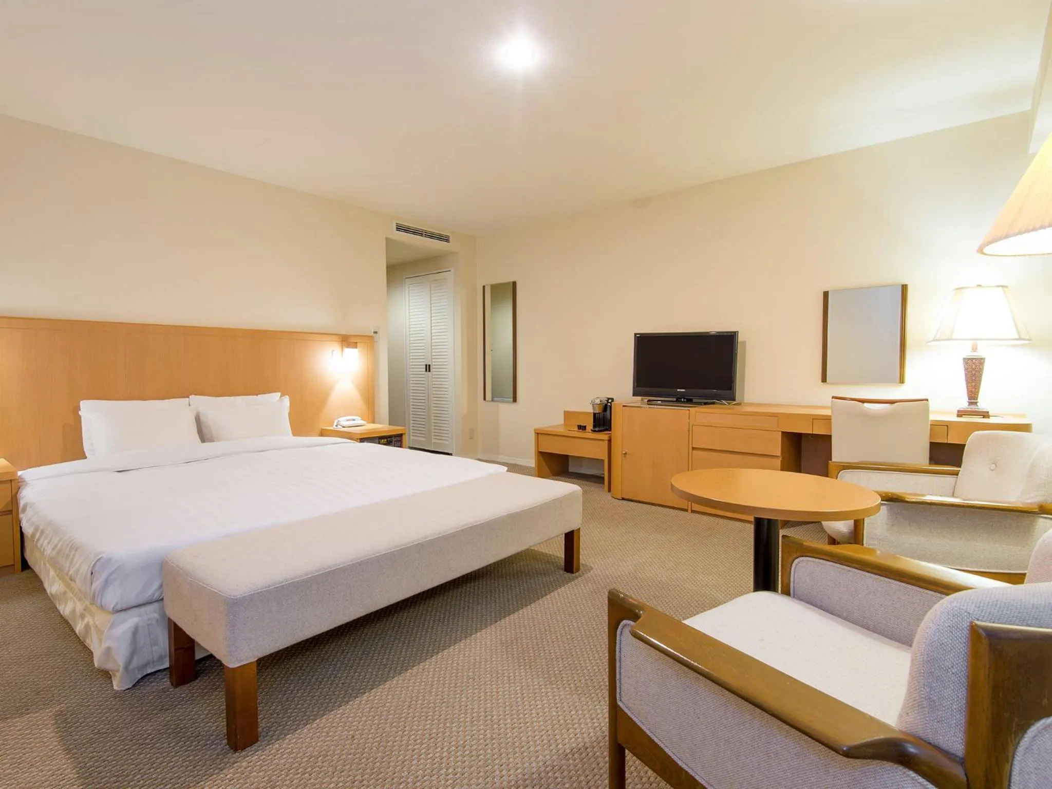 Spring, Bed in Art Hotel Asahikawa