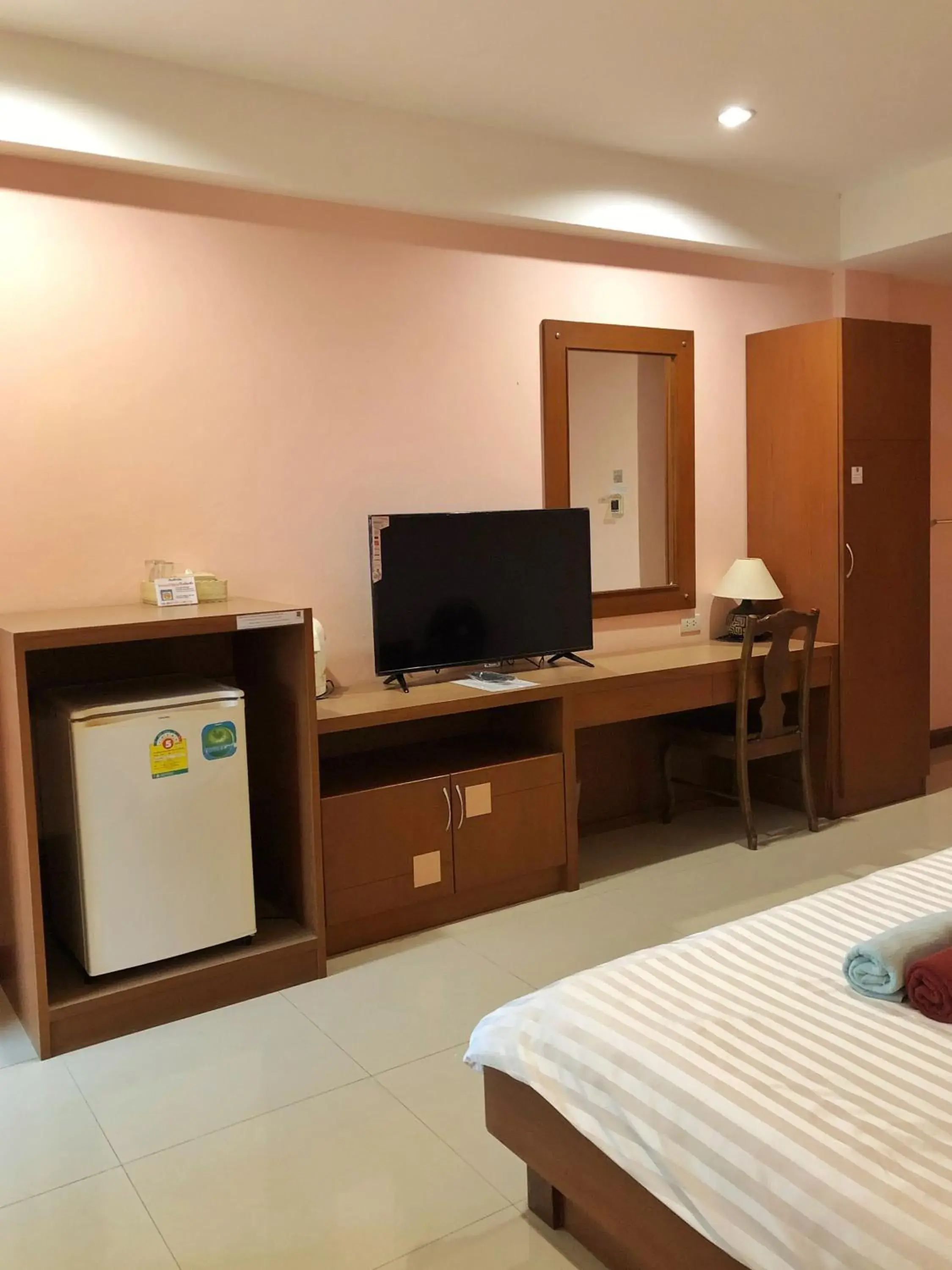 Bed in Tonwa Resort Hotel Bed in Tonwa Resort Hotel