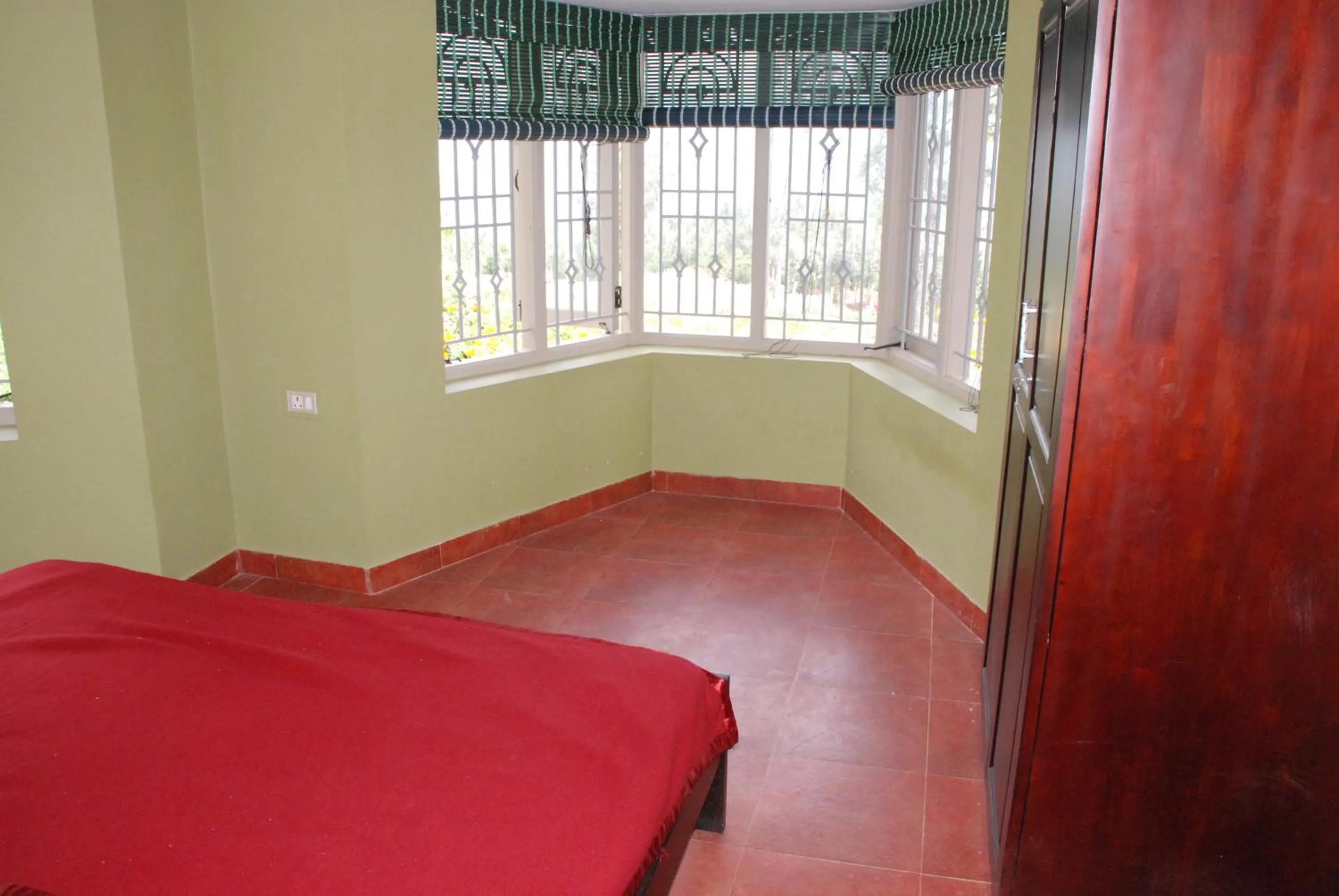 Two-Bedroom Chalet in Relaxing 2 B/R Estate House, Deenaty, Tamil Nadu