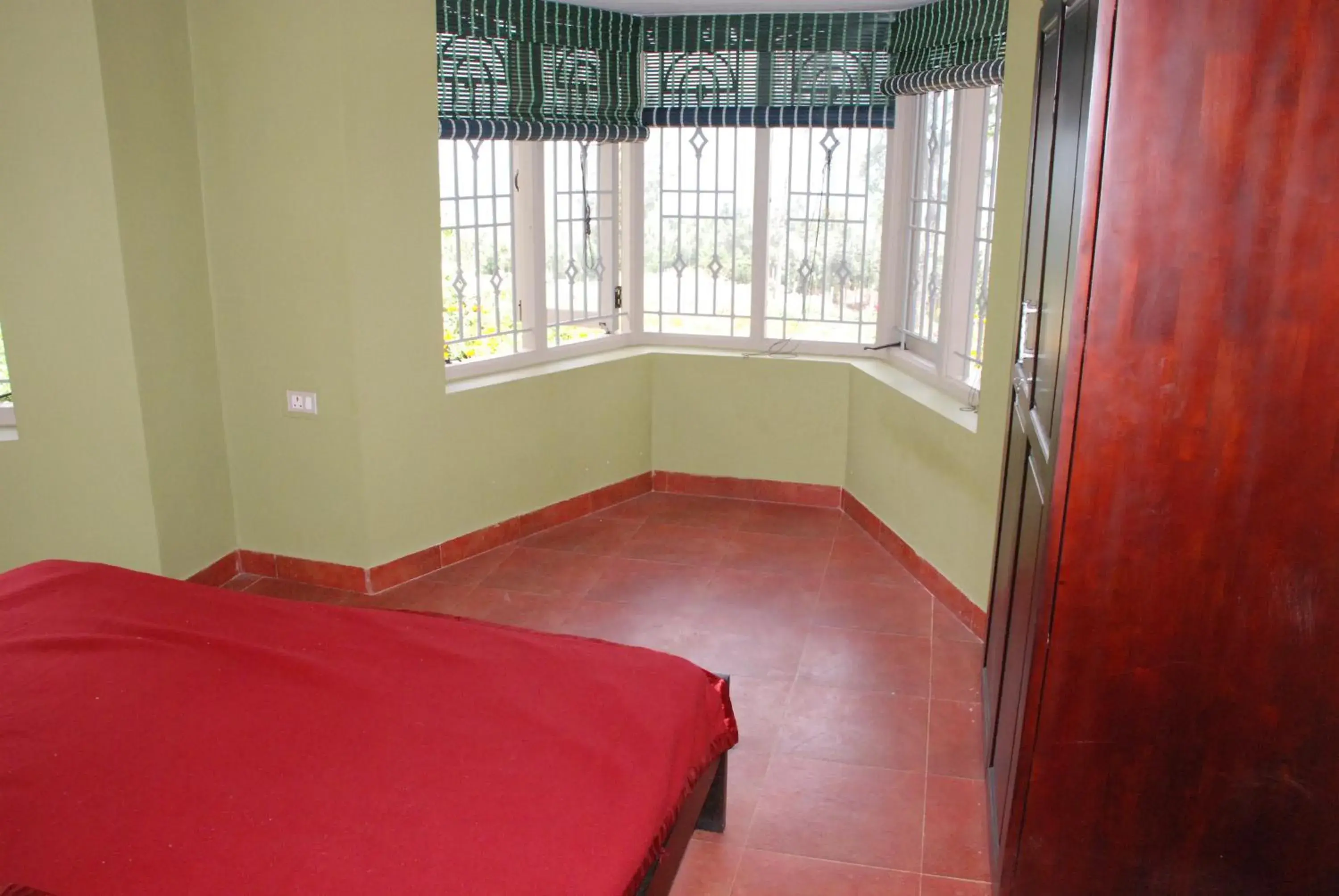 Two-Bedroom Chalet in Relaxing 2 B/R Estate House, Deenaty, Tamil Nadu Two-Bedroom Chalet in Relaxing 2 B/R Estate House, Deenaty, Tamil Nadu