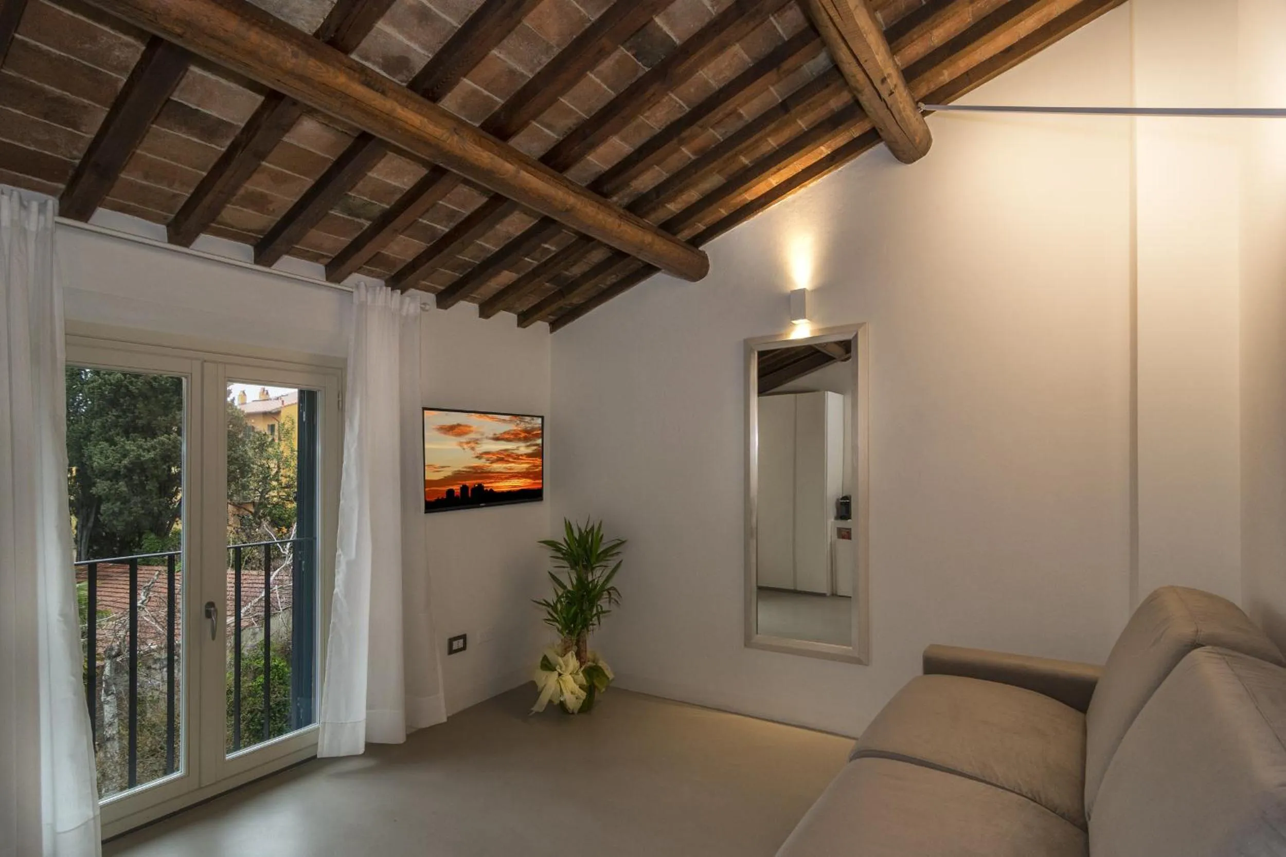 Living room in Palazzo Cini Luxury Rooms in Pisa