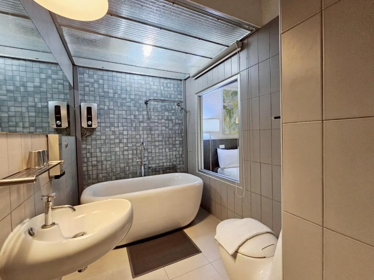 Bathroom in Somewhere to Escape - Hometel