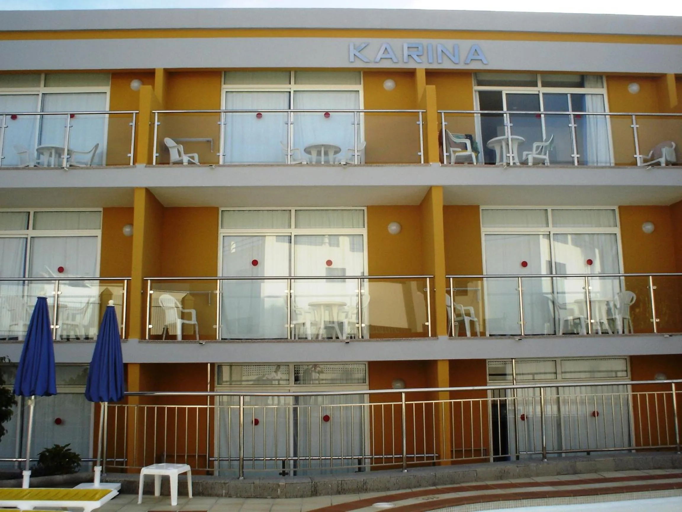 Property Building in Apartamentos Karina