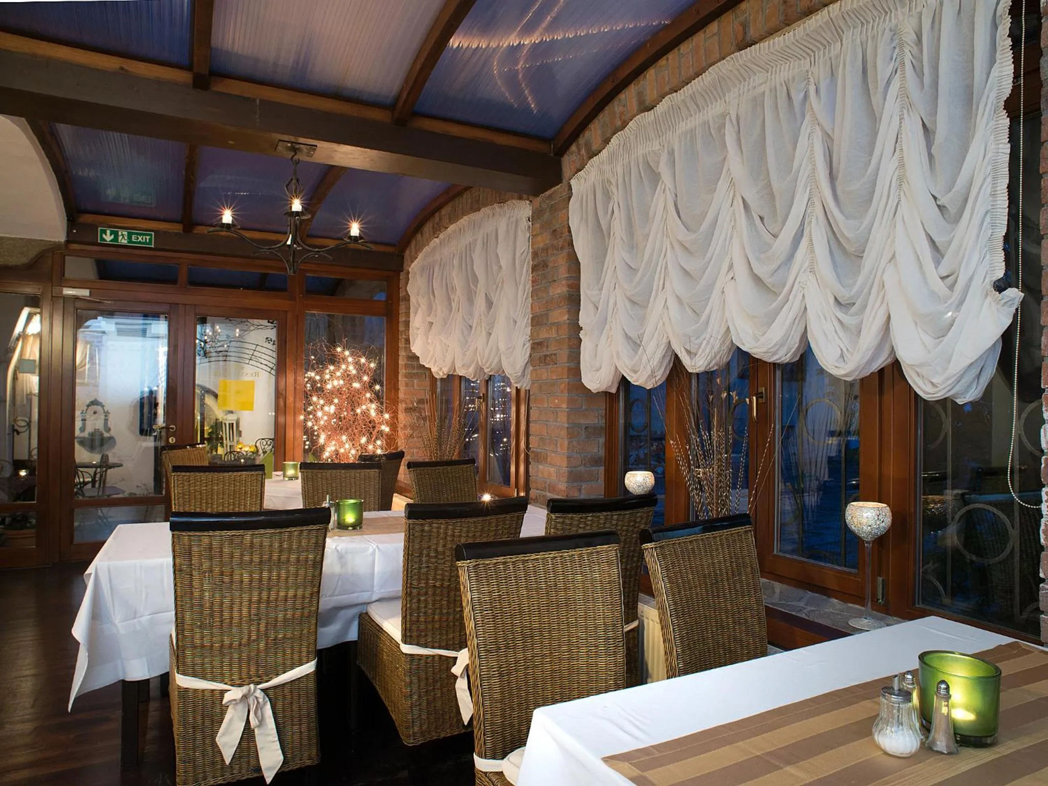 Restaurant/places to eat in Hotel City Pisek