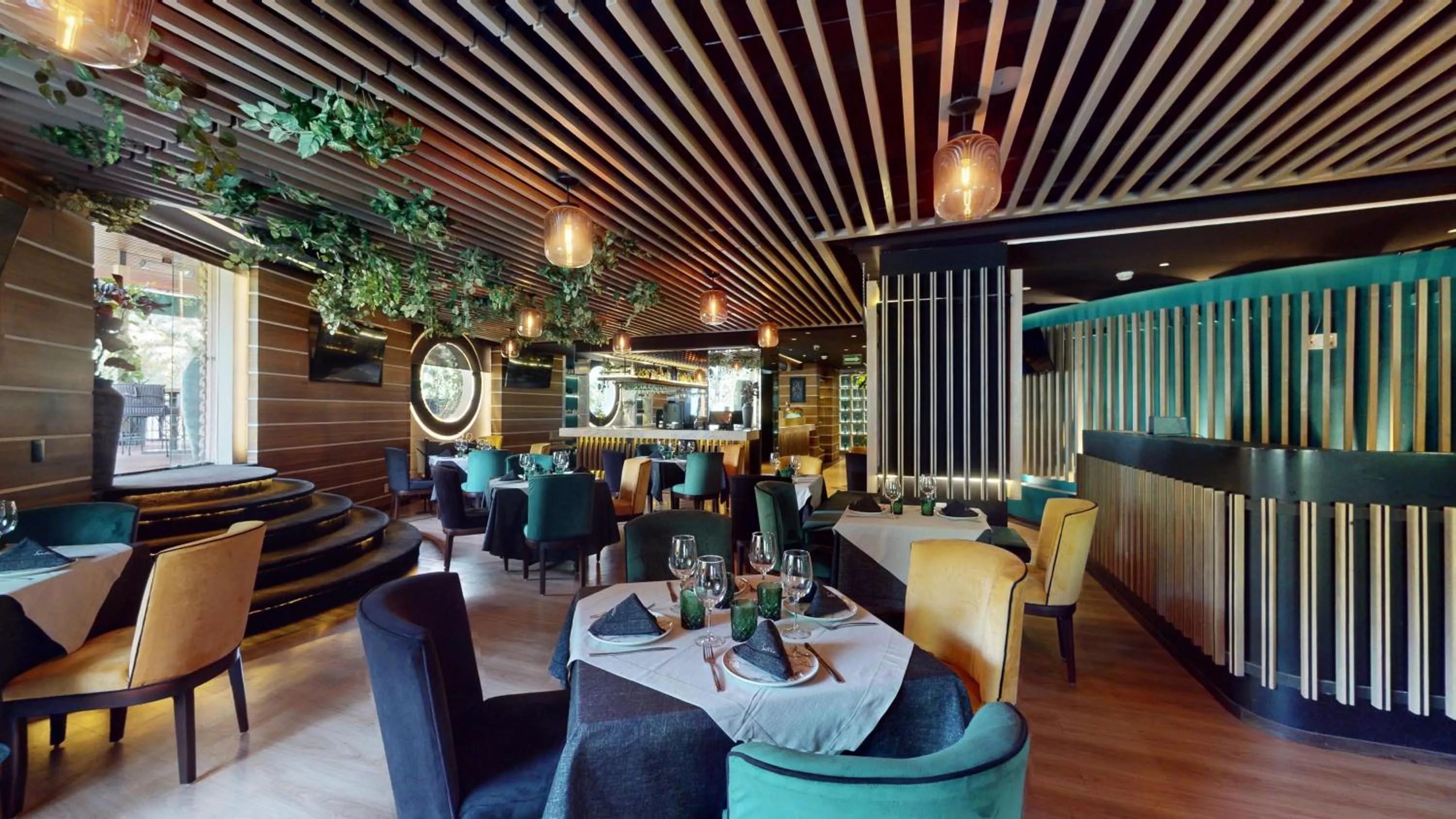 Restaurant/places to eat in Marquis SkySuites