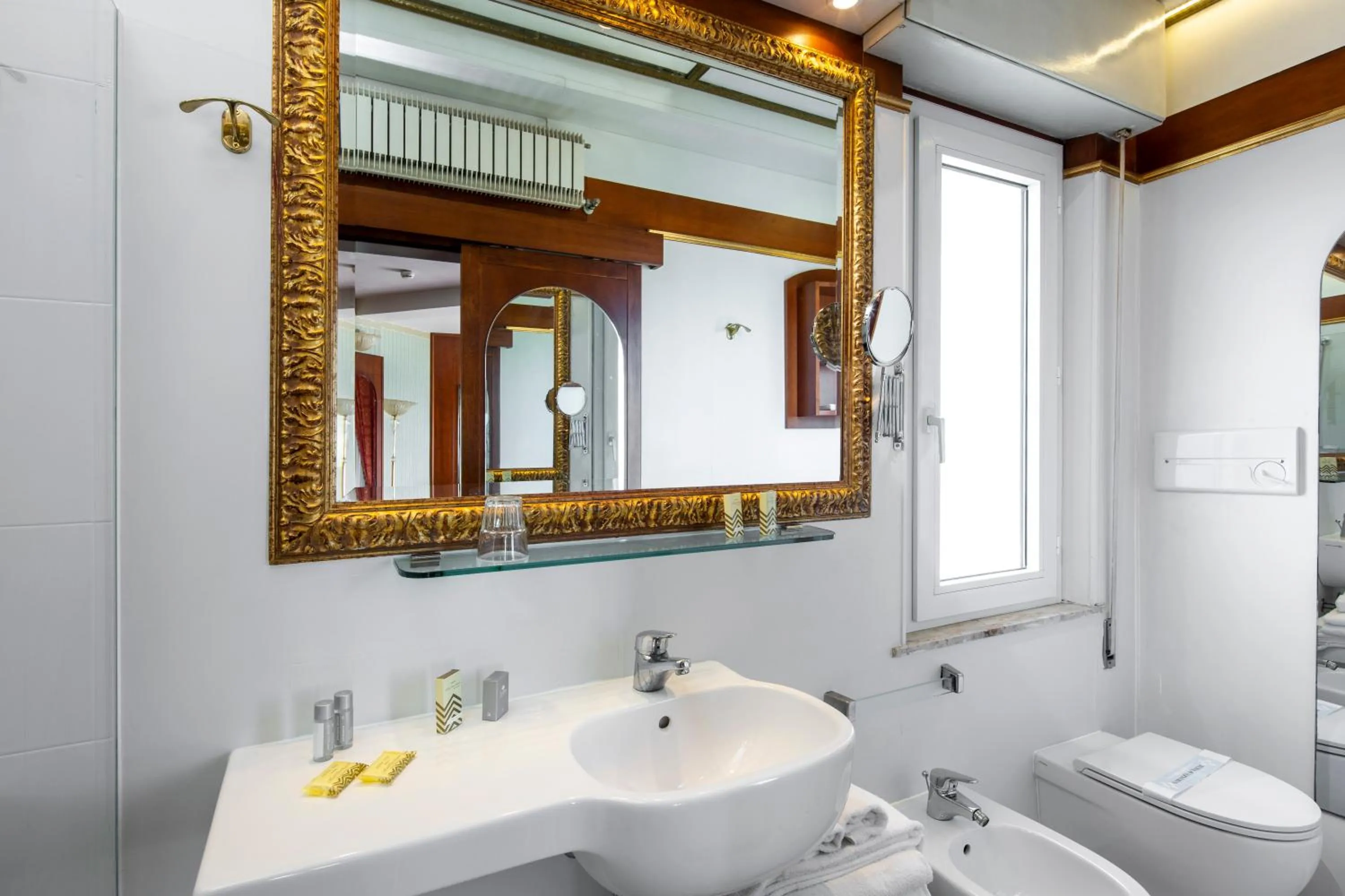 Bathroom in Hotel Des Nations - Vintage Hotel sul mare