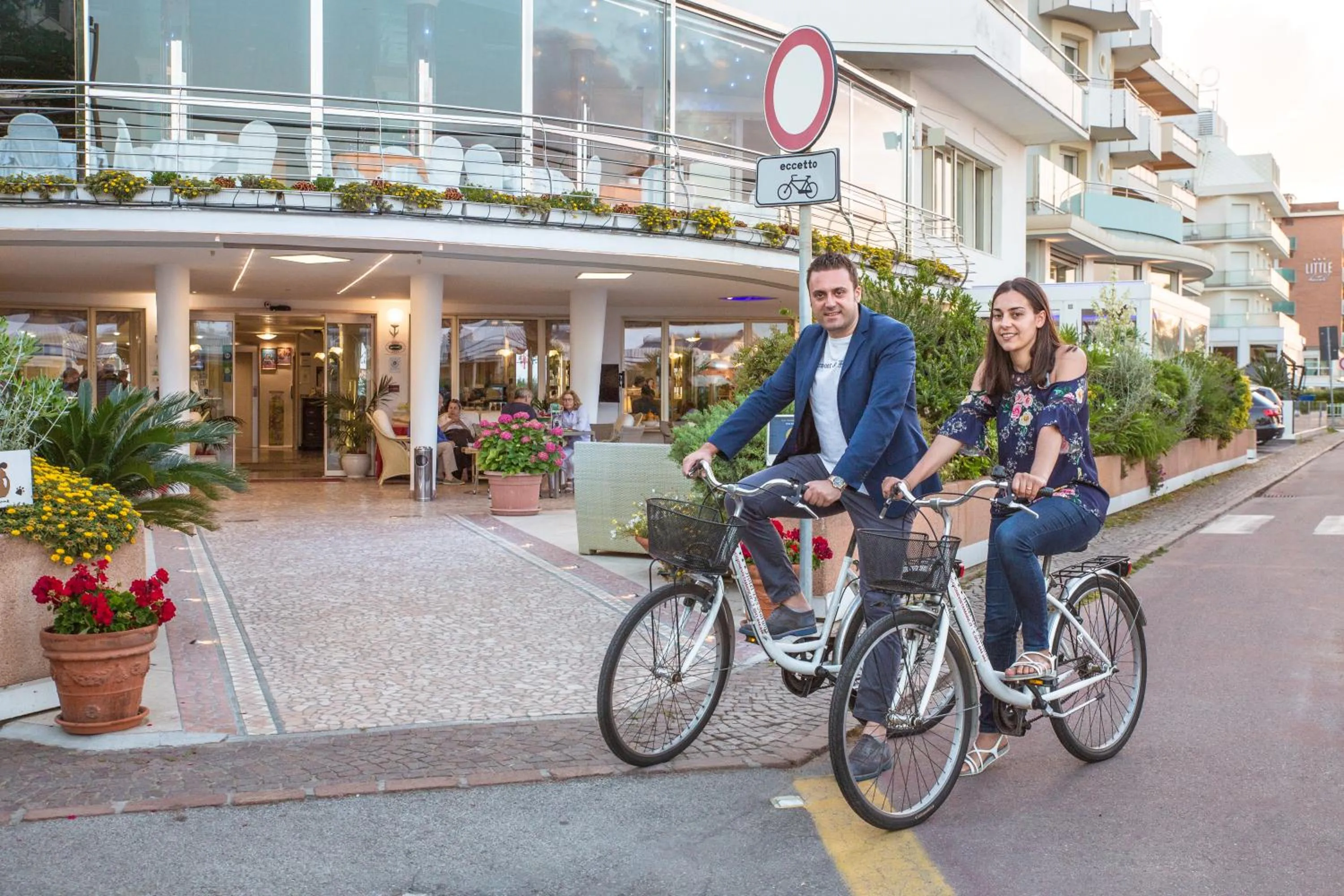 Facade/entrance in Hotel Des Nations - Vintage Hotel sul mare
