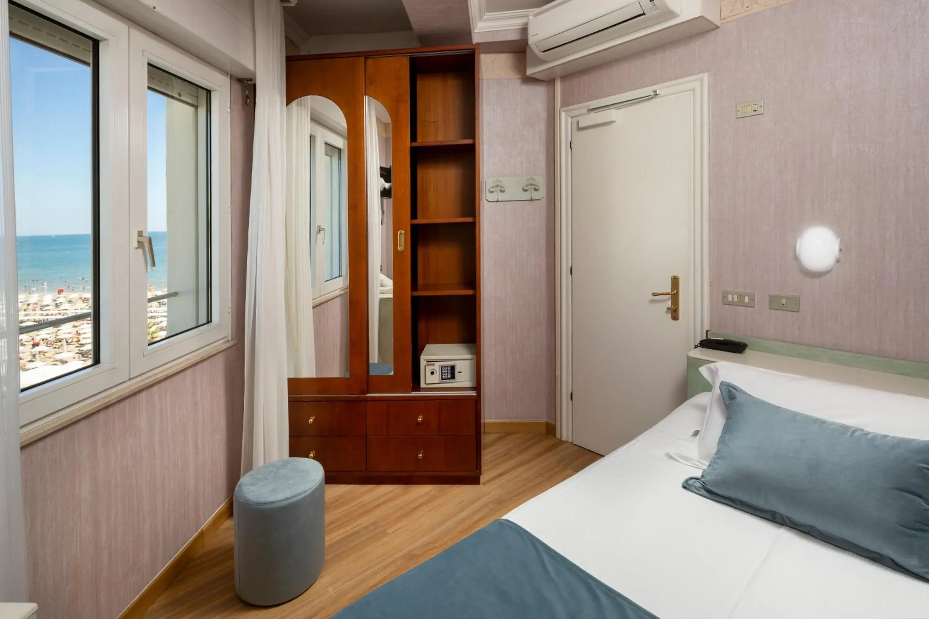 Single Room in Hotel Des Nations - Vintage Hotel sul mare Single Room in Hotel Des Nations - Vintage Hotel sul mare