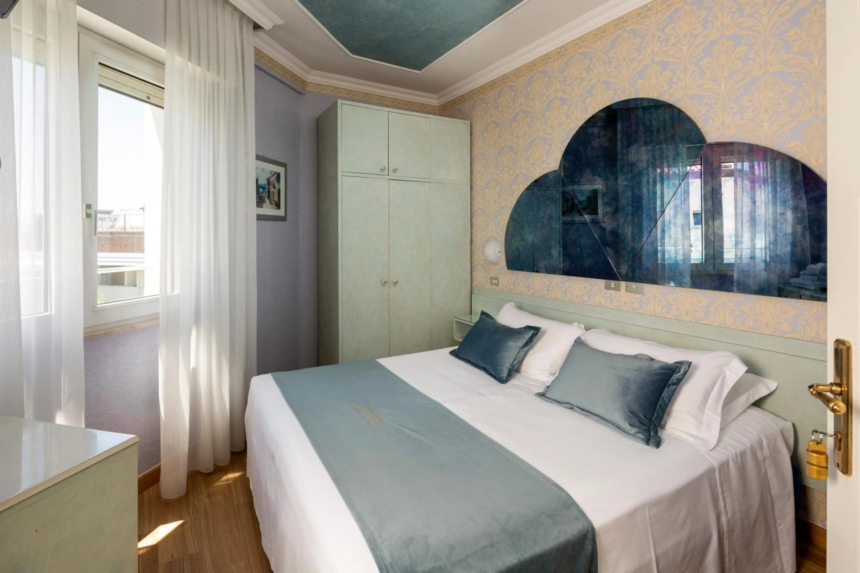 Bed in Hotel Des Nations - Vintage Hotel sul mare