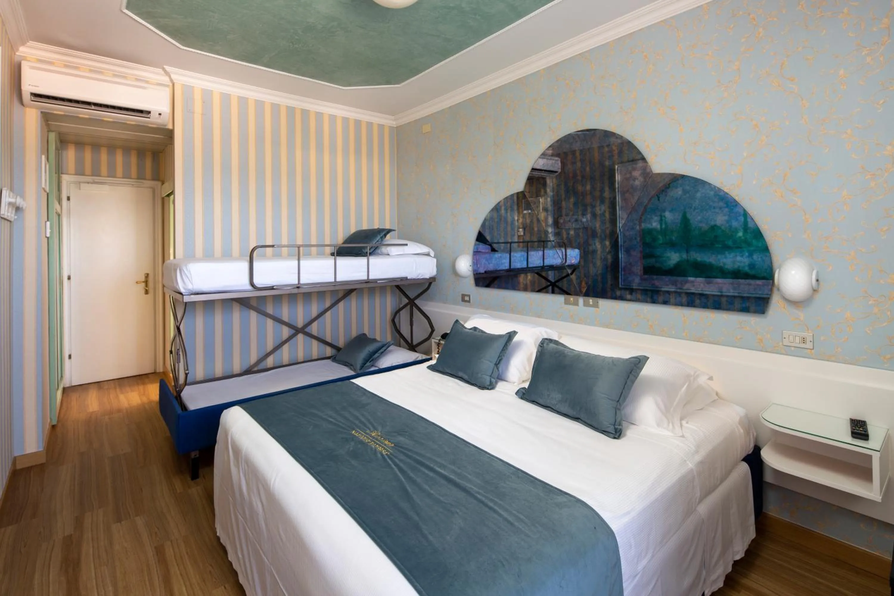 bunk bed, Bed in Hotel Des Nations - Vintage Hotel sul mare