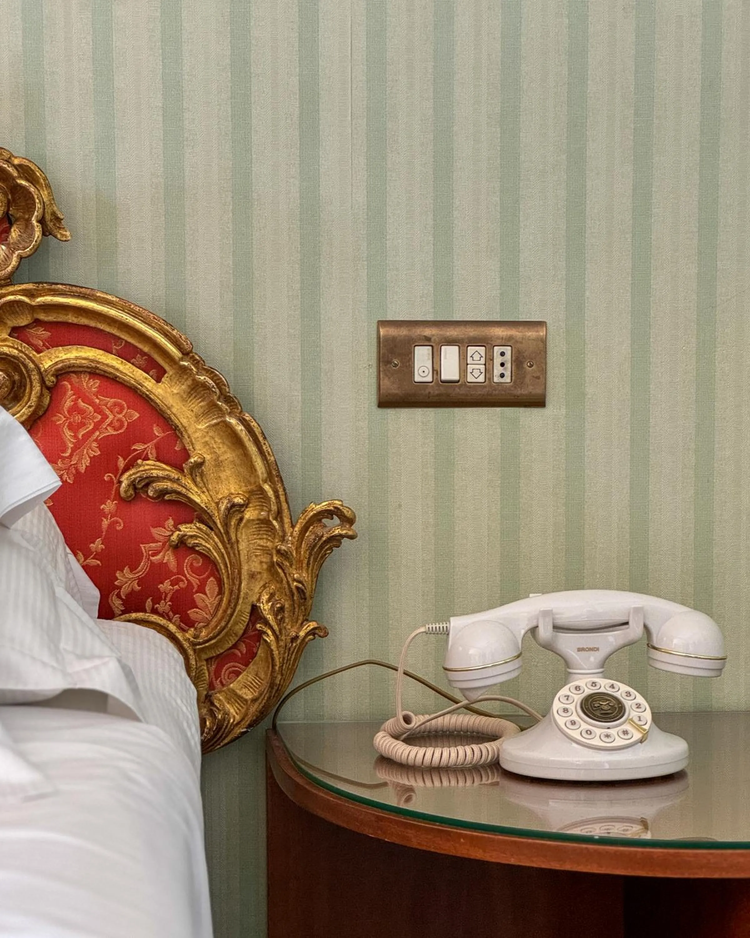 Decorative detail, Bed in Hotel Des Nations - Vintage Hotel sul mare