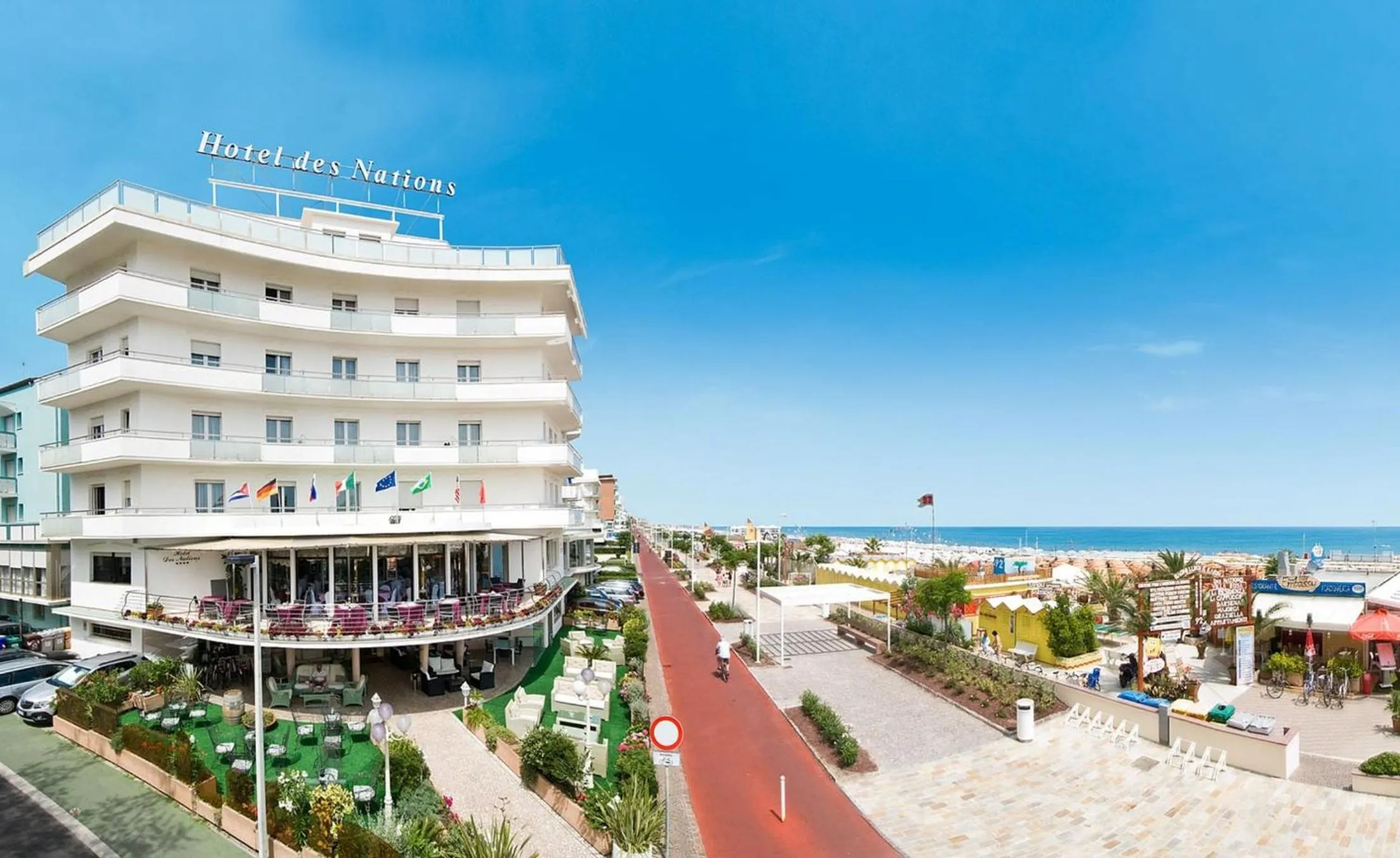 Street view in Hotel Des Nations - Vintage Hotel sul mare