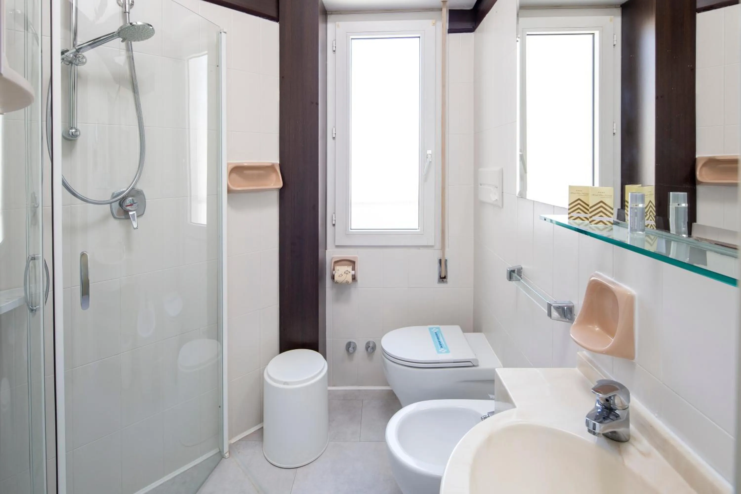 Bathroom in Hotel Des Nations - Vintage Hotel sul mare