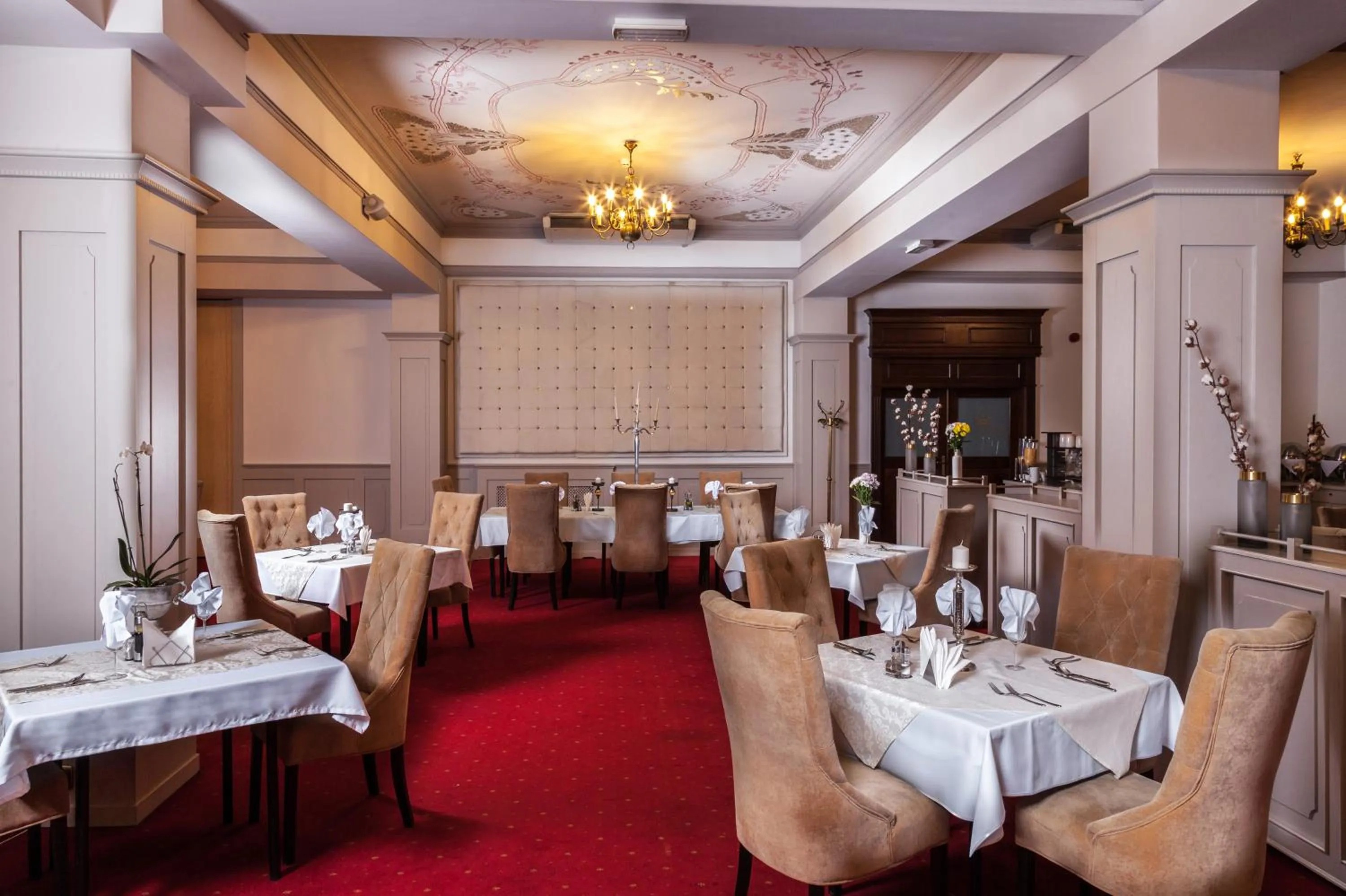 Restaurant/places to eat in Hotel Cristal Park