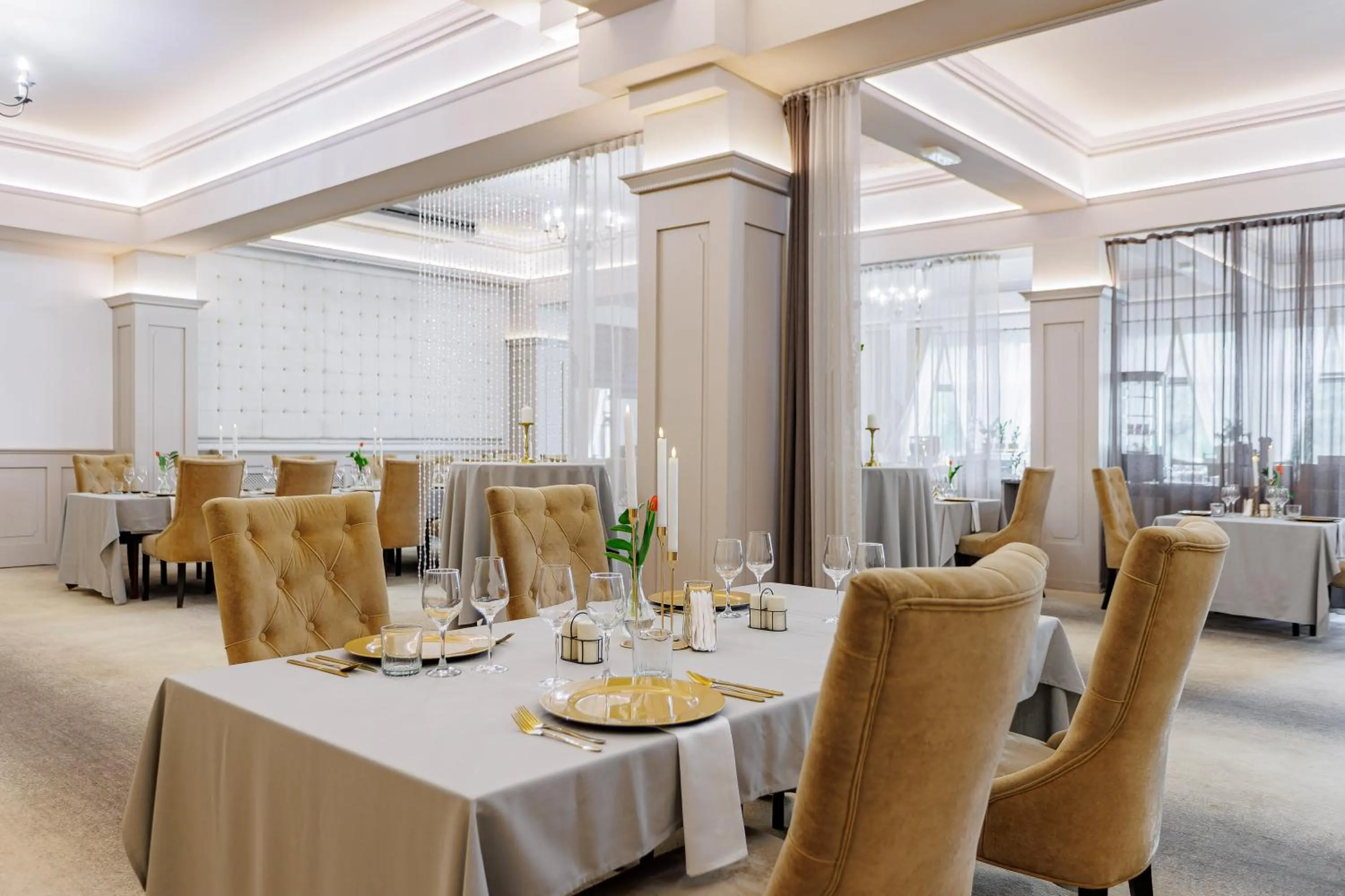 Restaurant/places to eat in Hotel Cristal Park