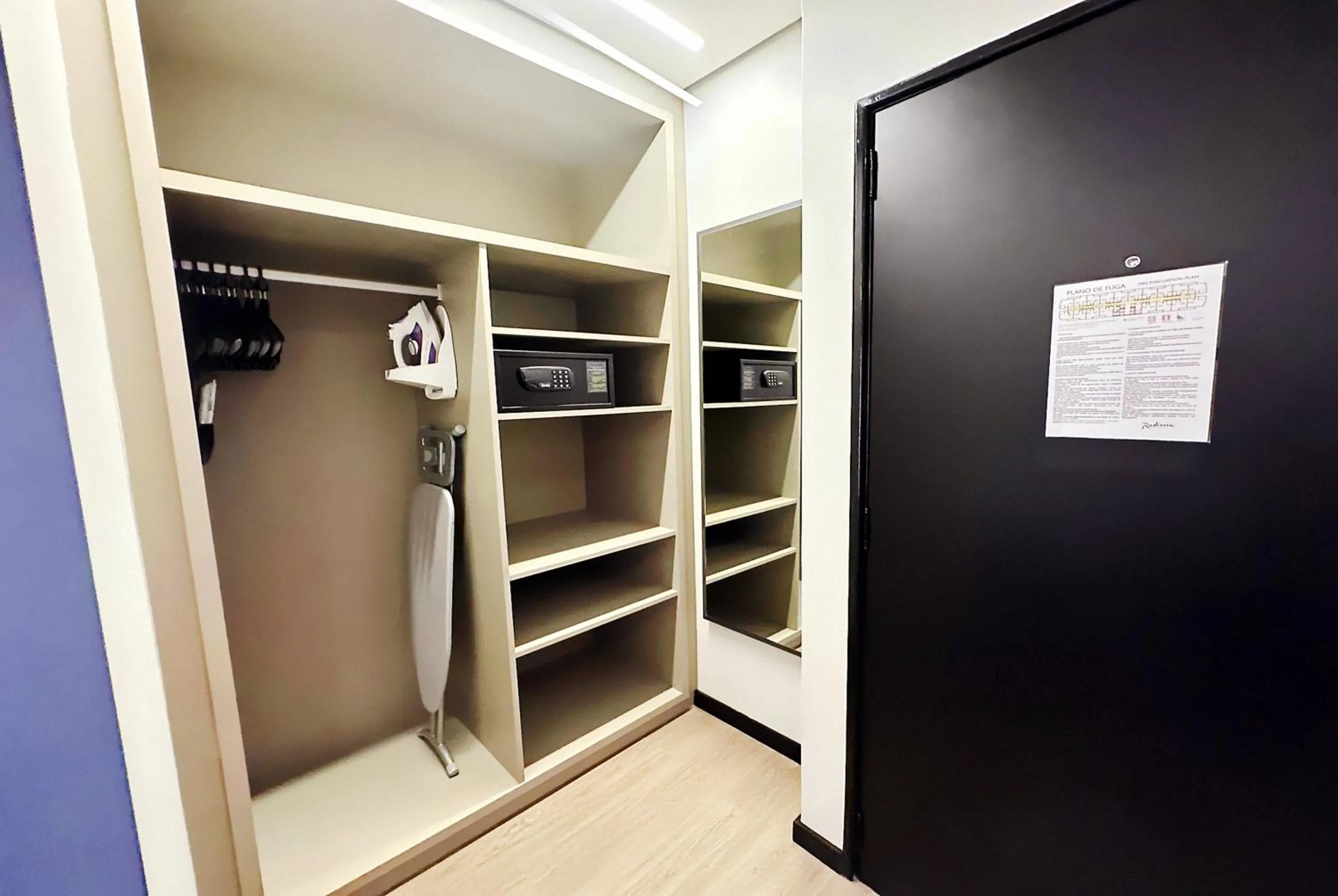 microwave in Radisson São Paulo Paulista