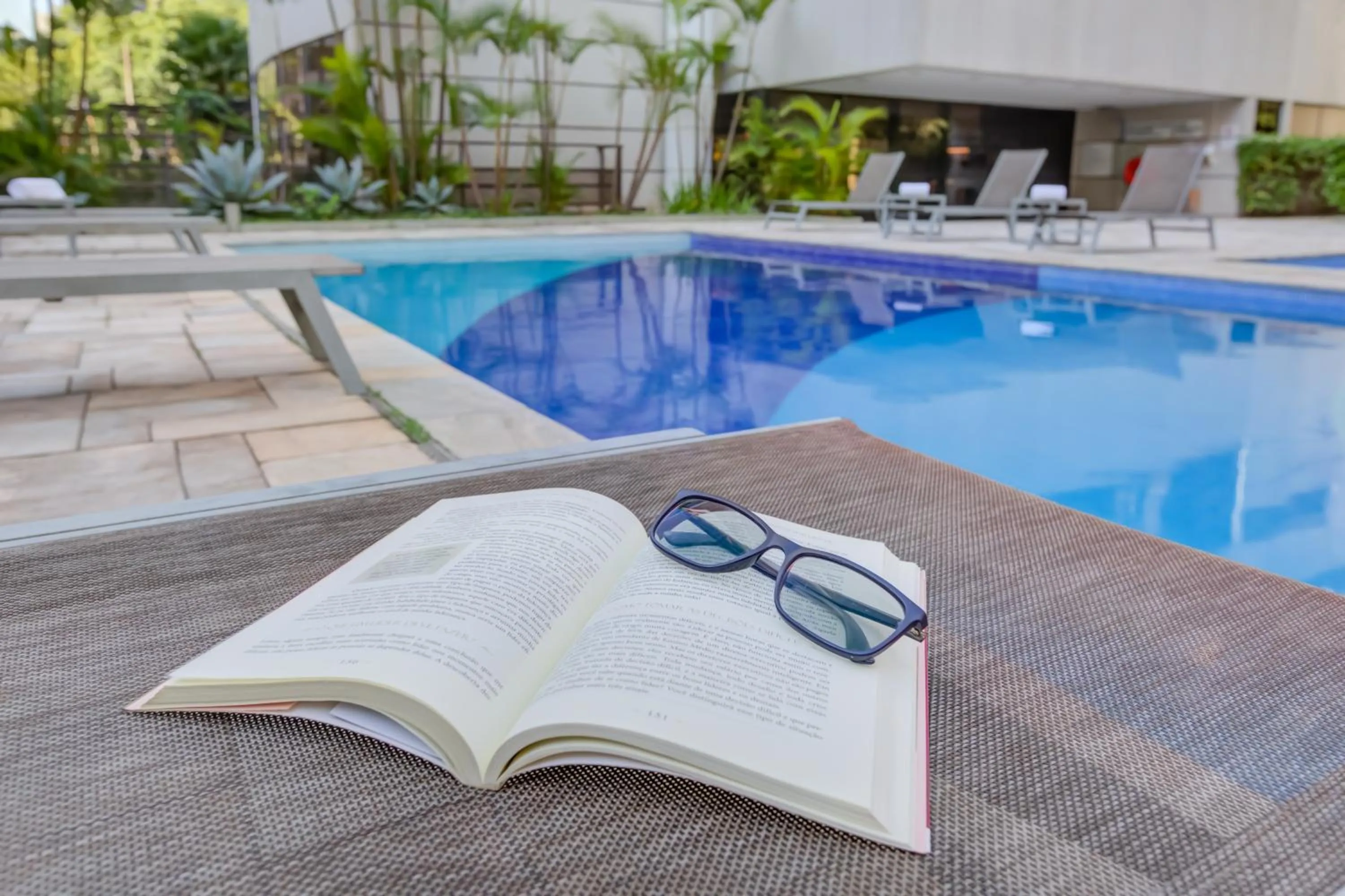 Swimming pool in Radisson São Paulo Paulista