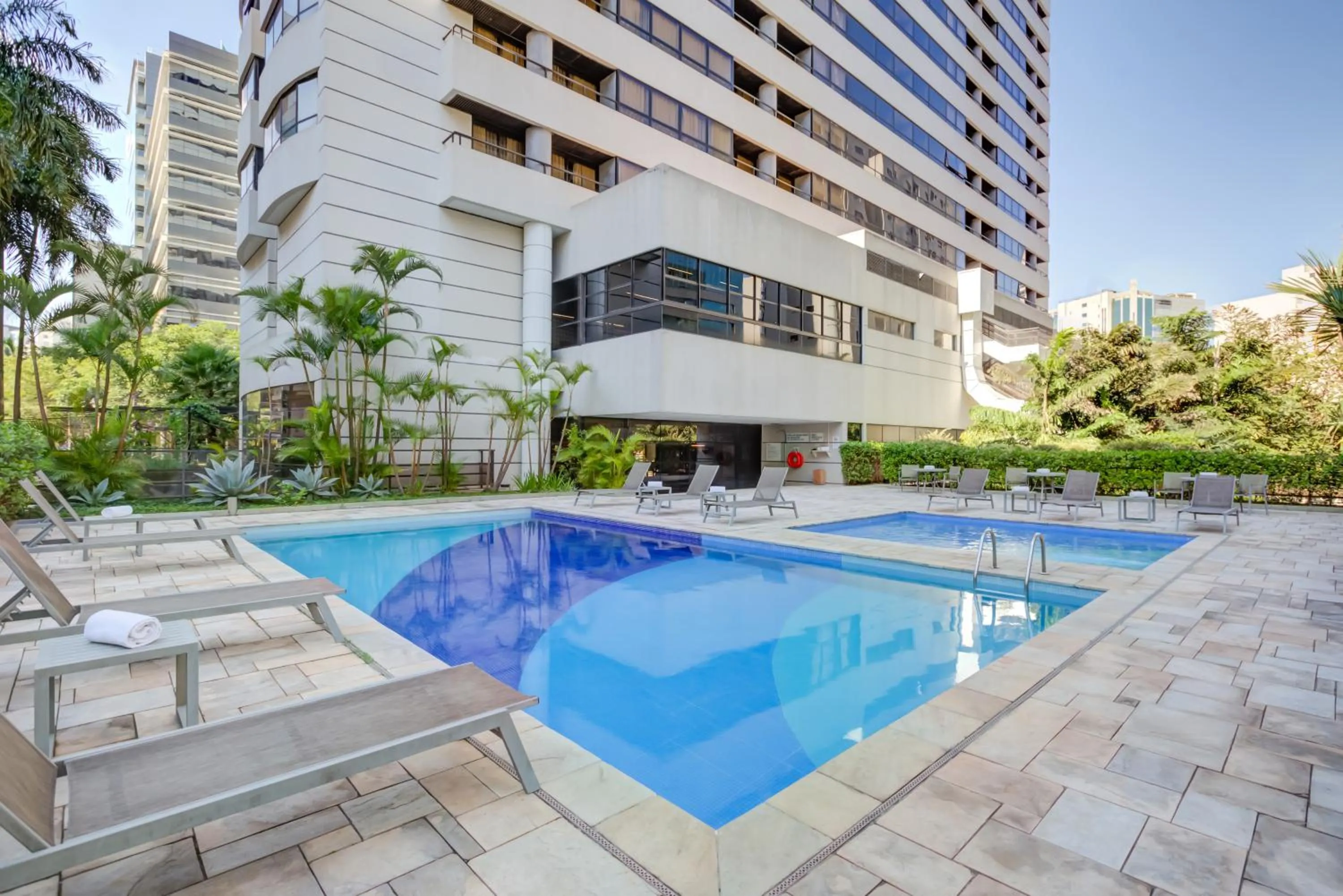 Swimming pool in Radisson São Paulo Paulista