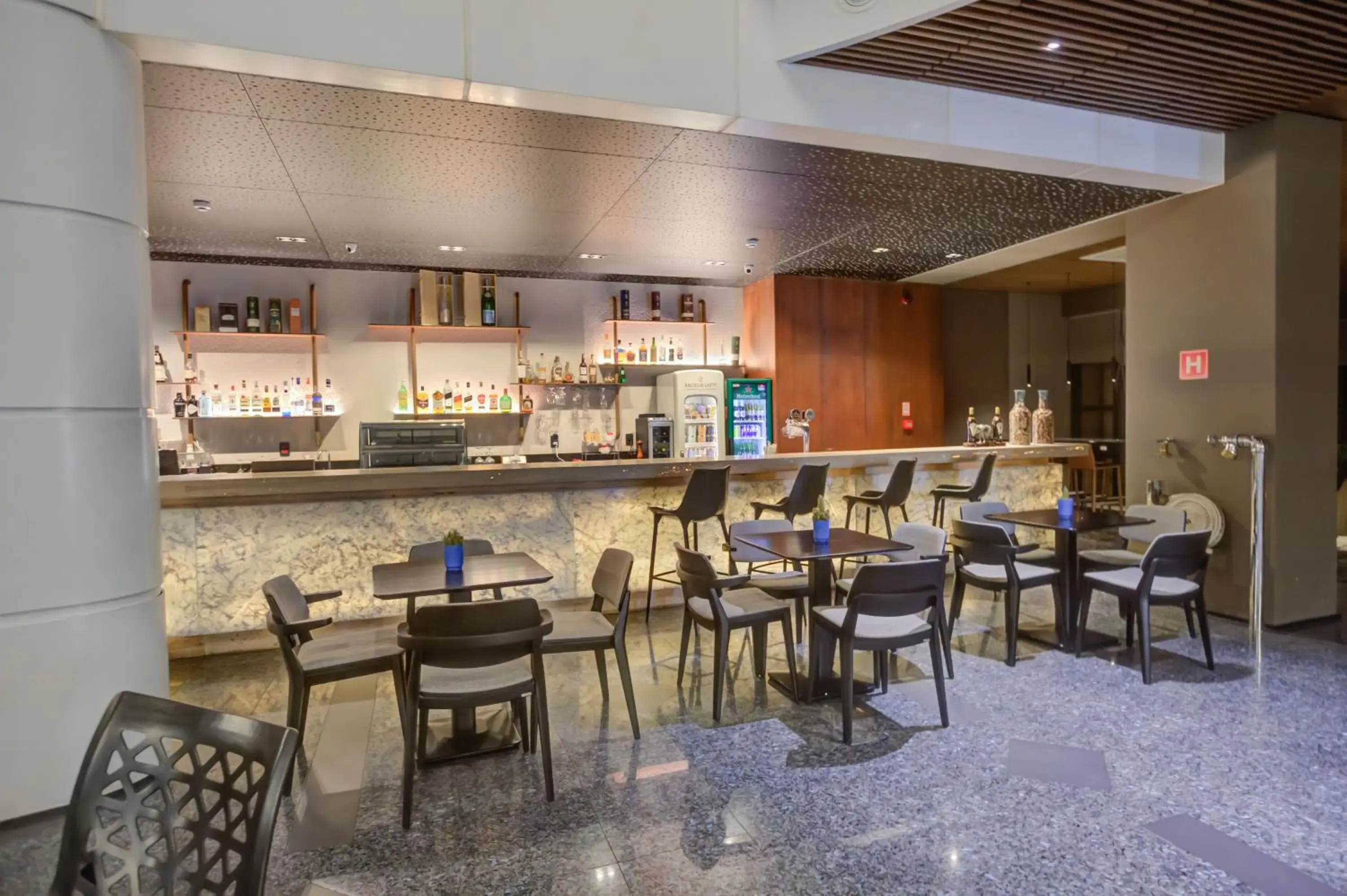 Lounge or bar in Radisson São Paulo Paulista Lounge or bar in Radisson São Paulo Paulista