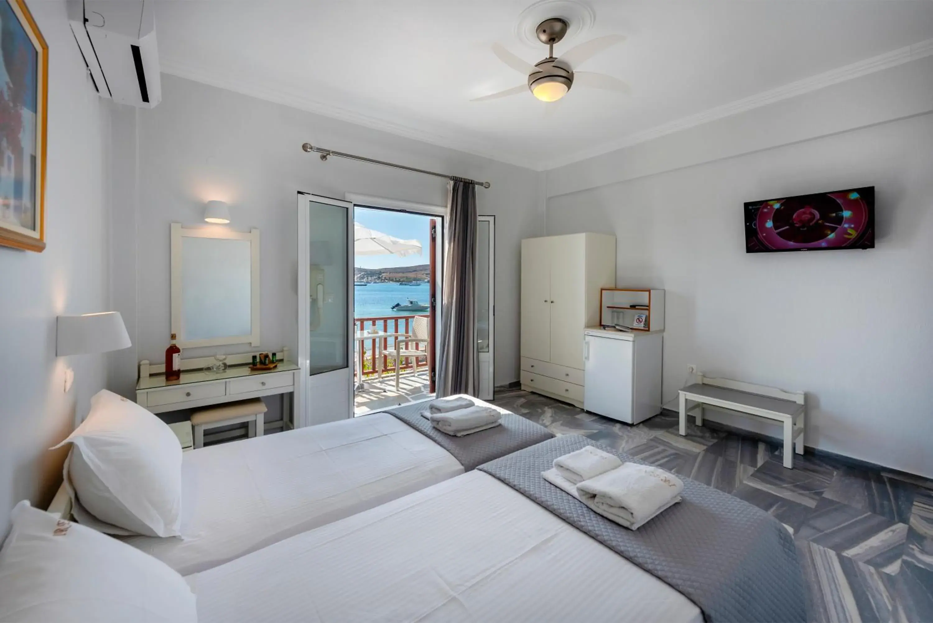 Twin Room with Sea View in Irene Hotel - Beachfront Twin Room with Sea View in Irene Hotel - Beachfront