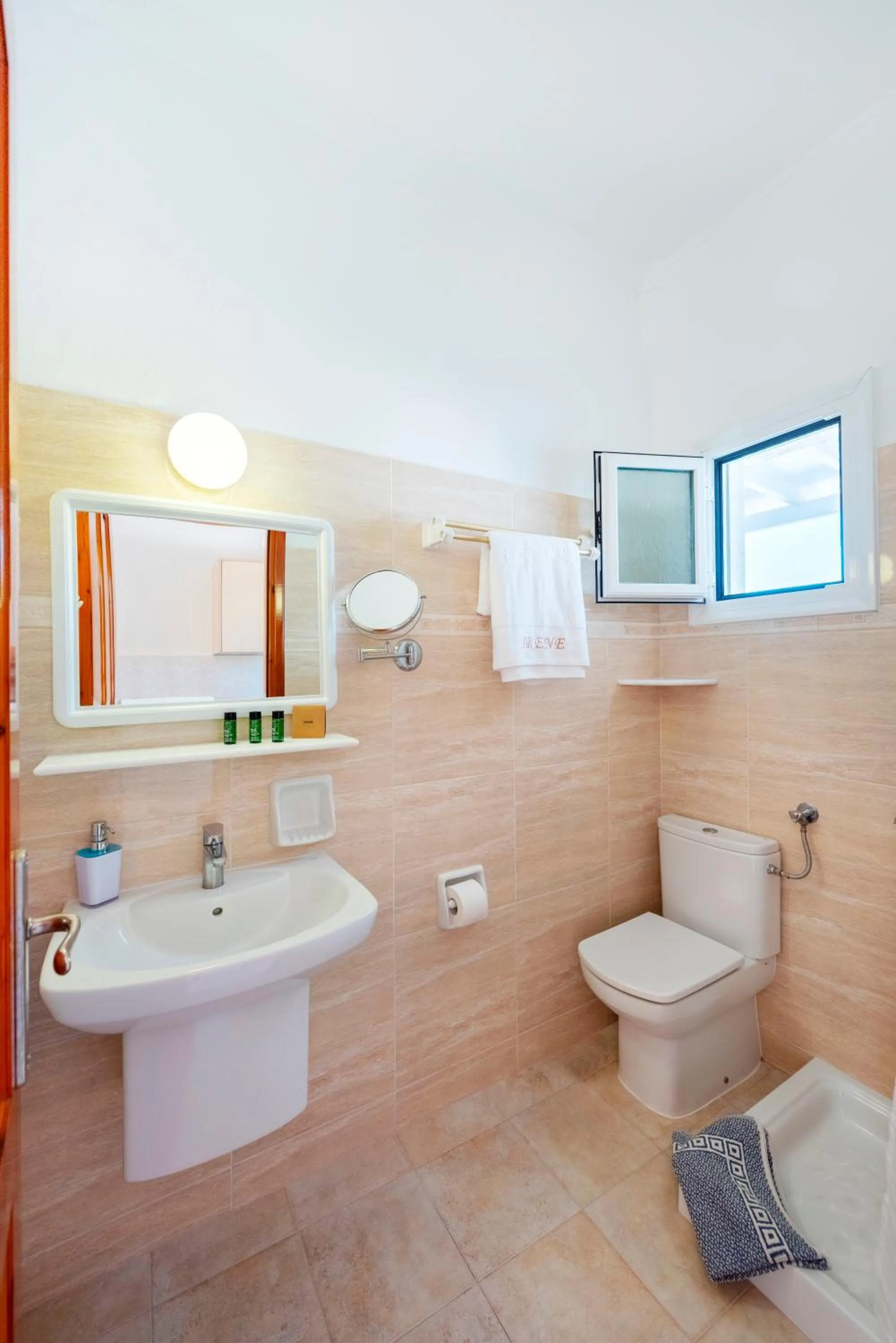 Irene Hotel - Beachfront