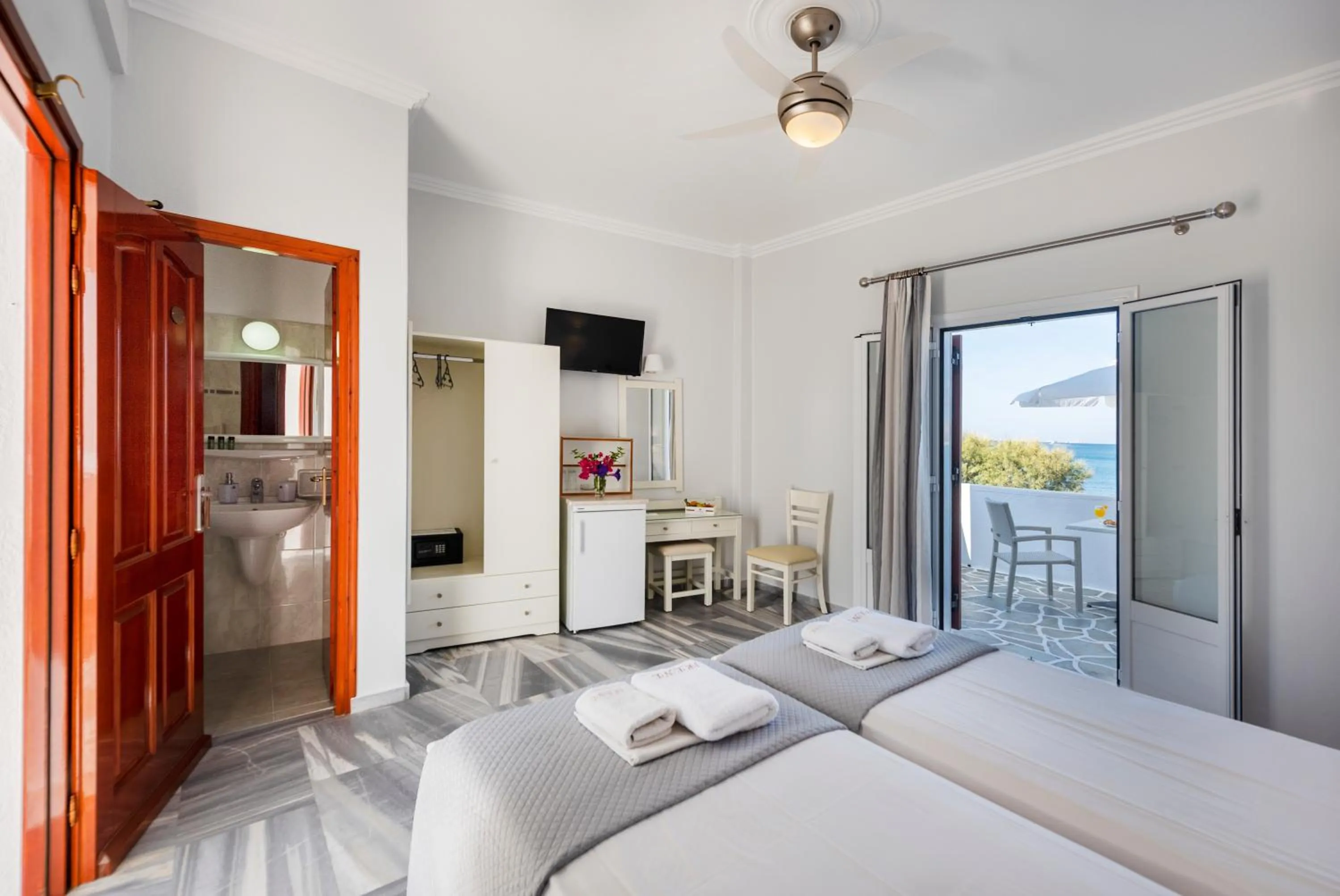 Irene Hotel - Beachfront