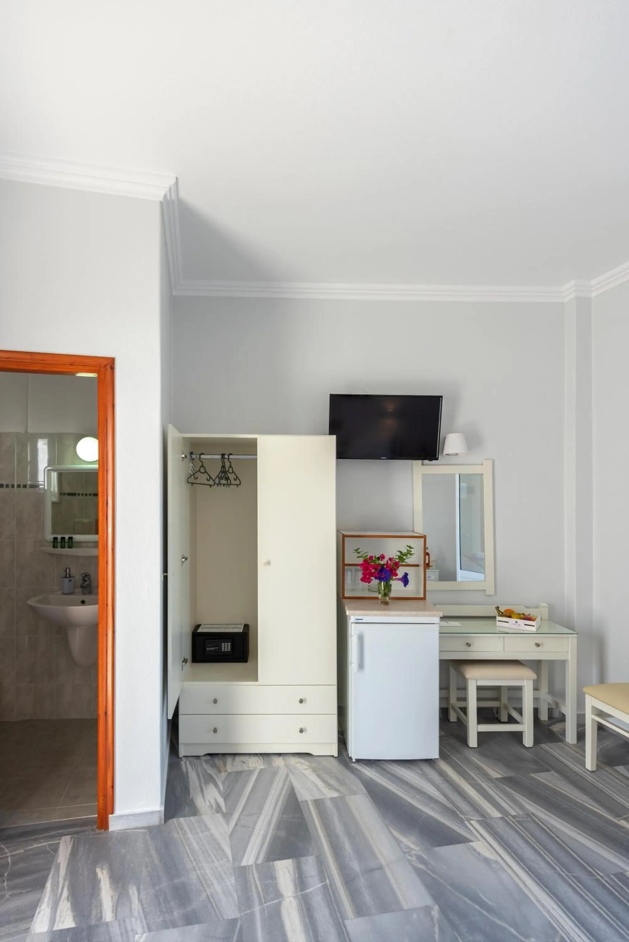 Irene Hotel - Beachfront