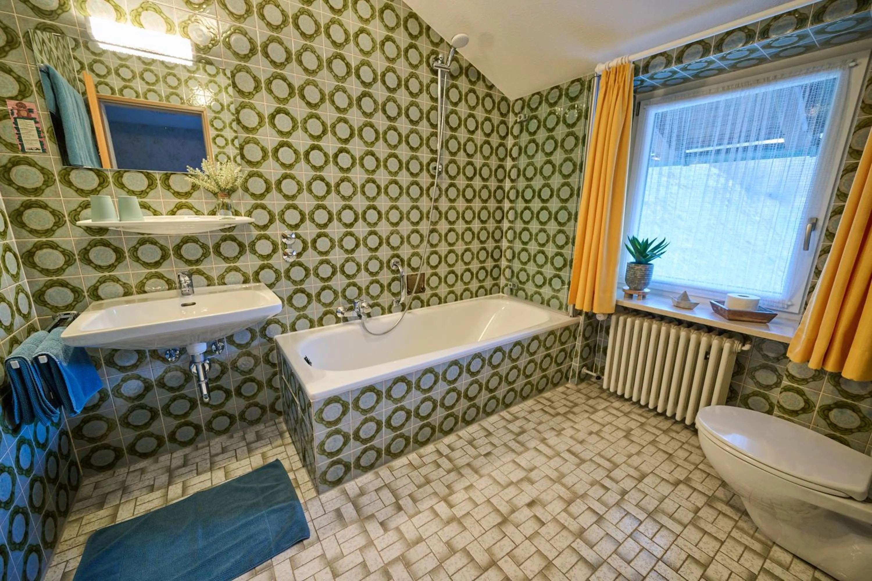 Bathroom, Bed in Gasthof Oberwirt