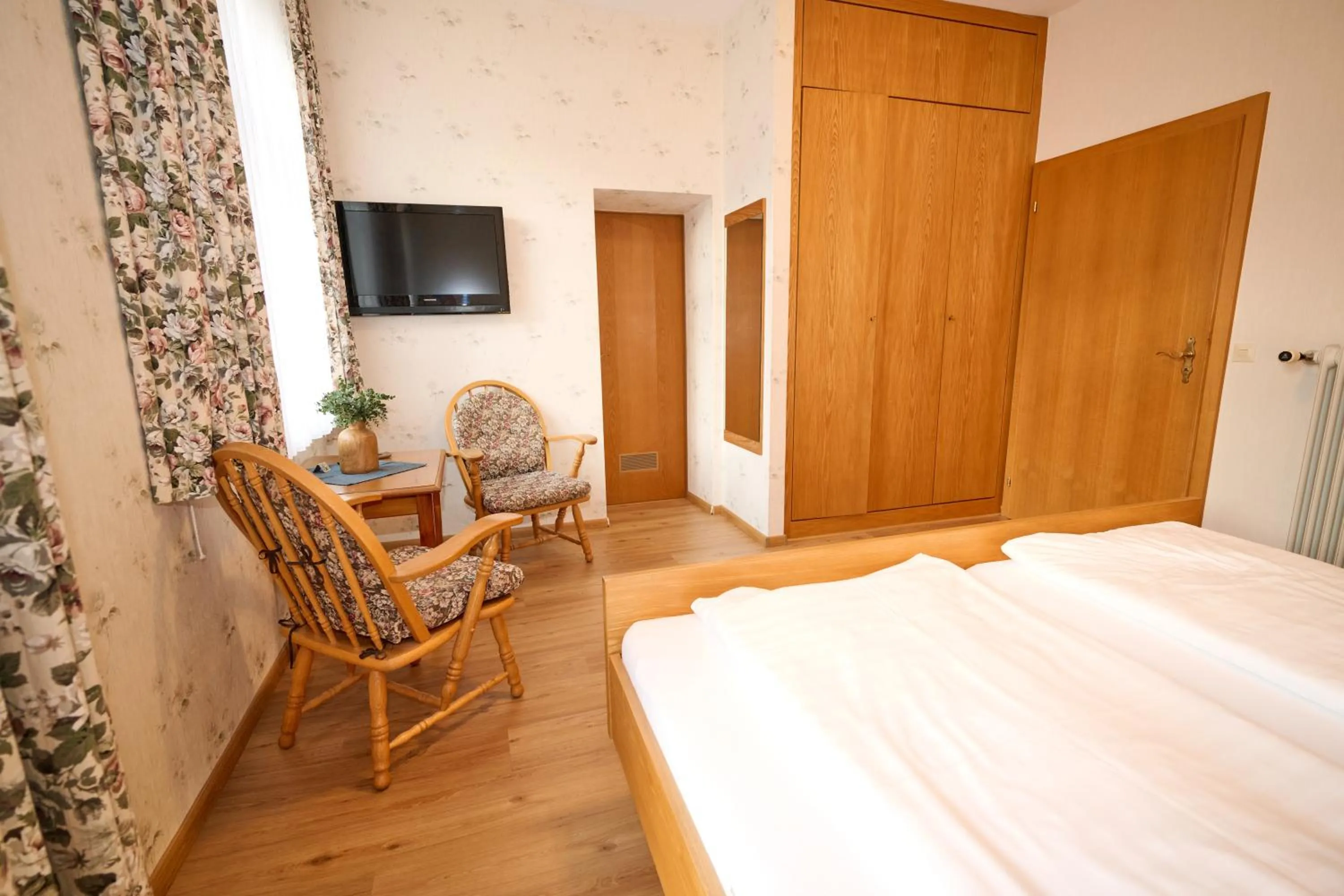 Photo of the whole room, Bed in Gasthof Oberwirt