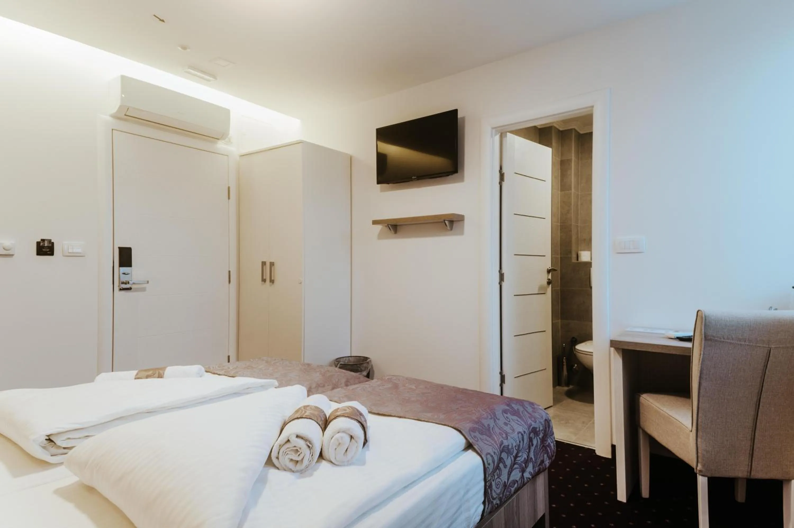 Photo of the whole room, Bed in Hotel & Spa Meydan