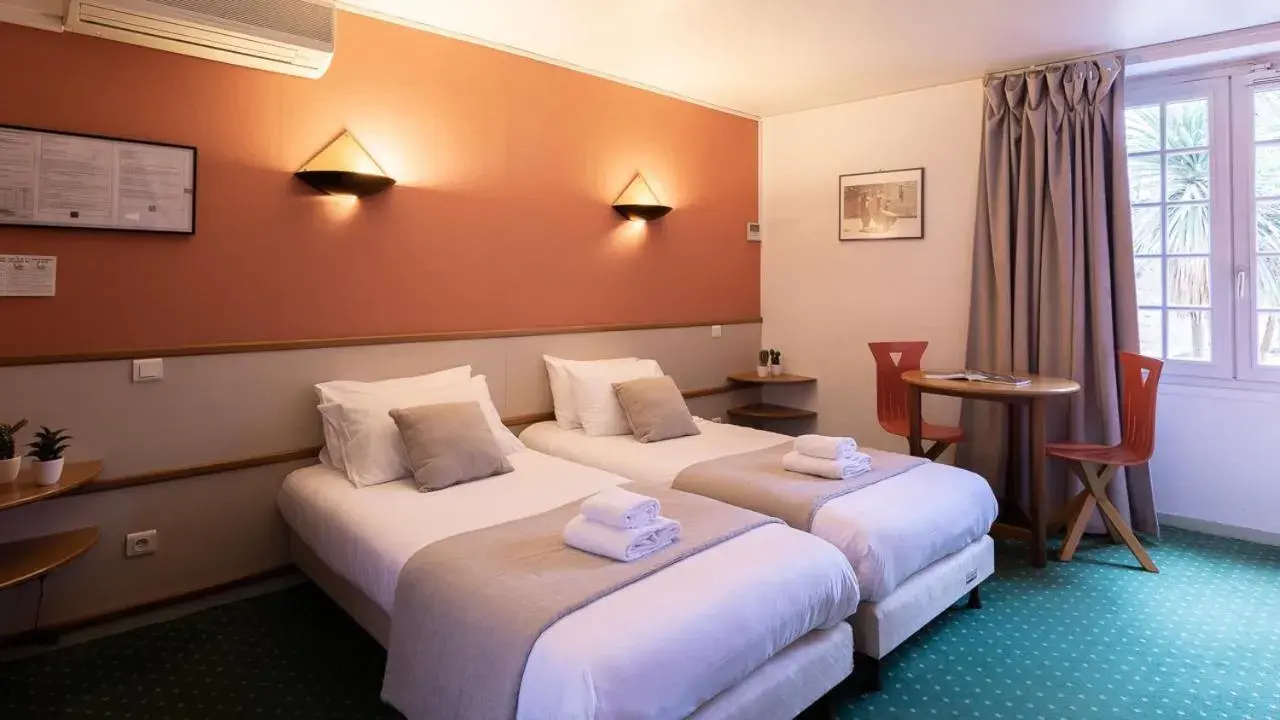 Standard Twin Room with Garden View in Hôtel des Récollets Standard Twin Room with Garden View in Hôtel des Récollets