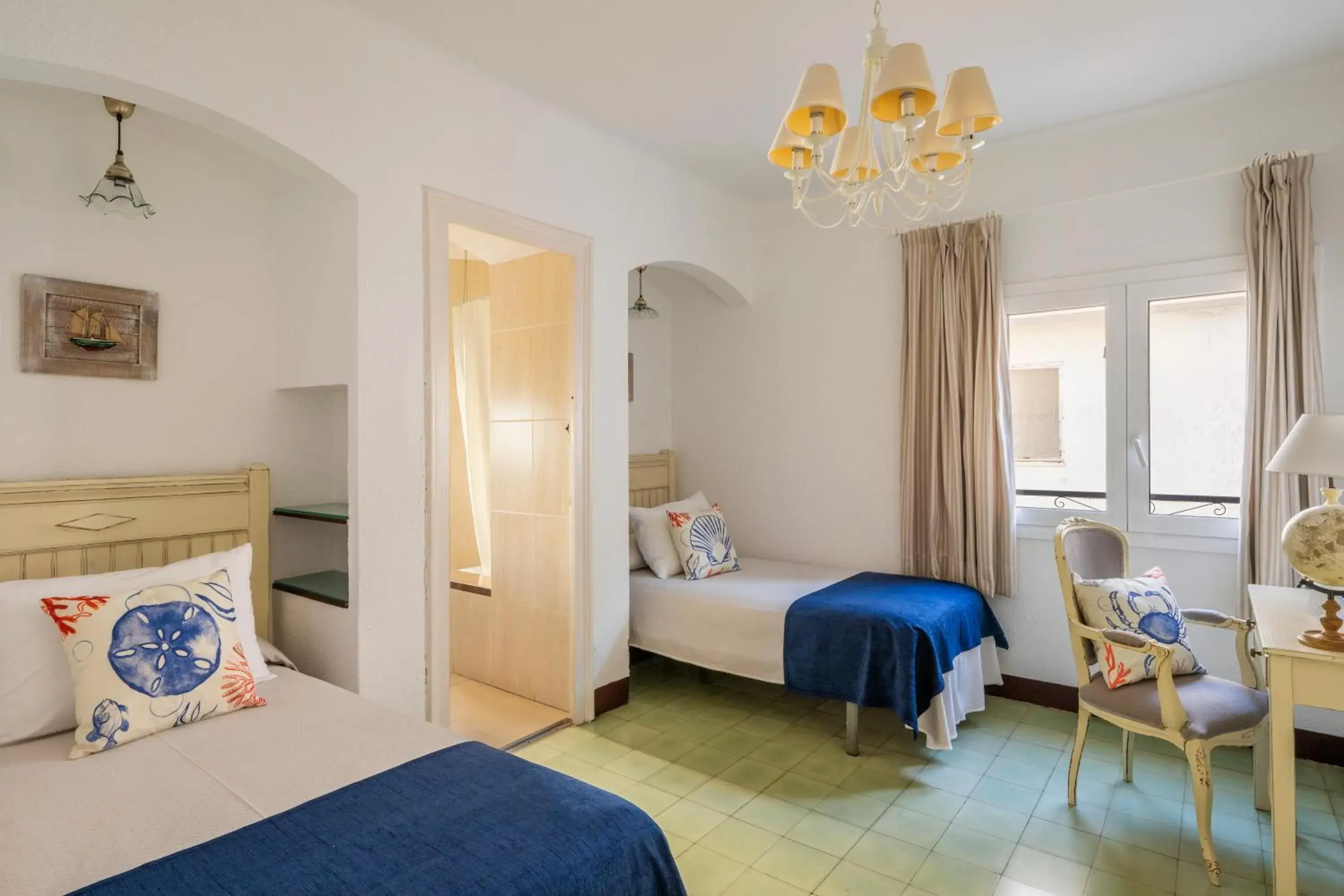 Budget Twin Room in La Goleta Budget Twin Room in La Goleta