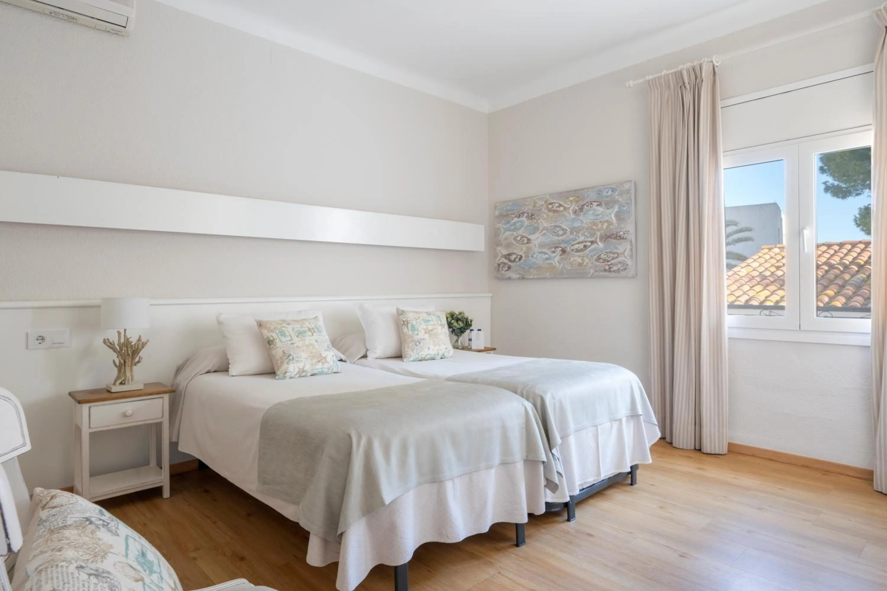 Photo of the whole room, Bed in La Goleta