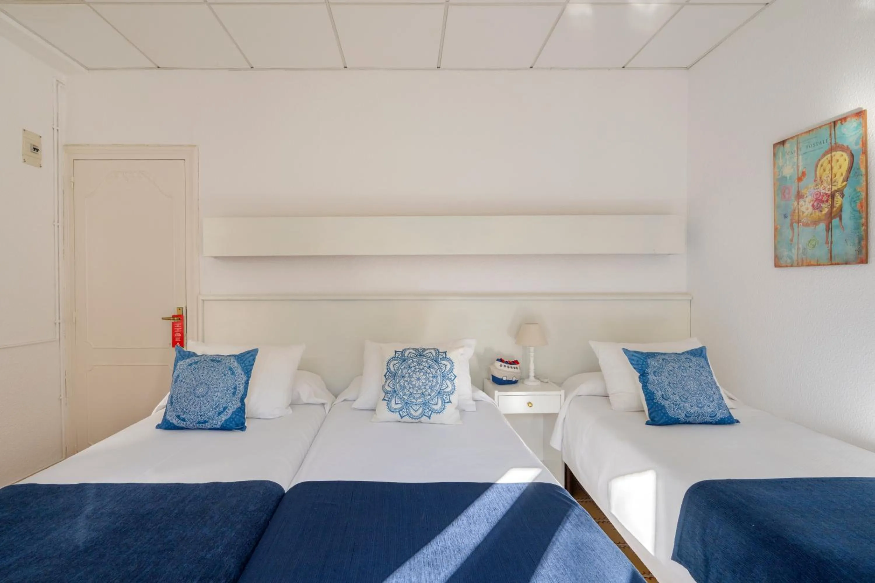 Photo of the whole room, Bed in La Goleta