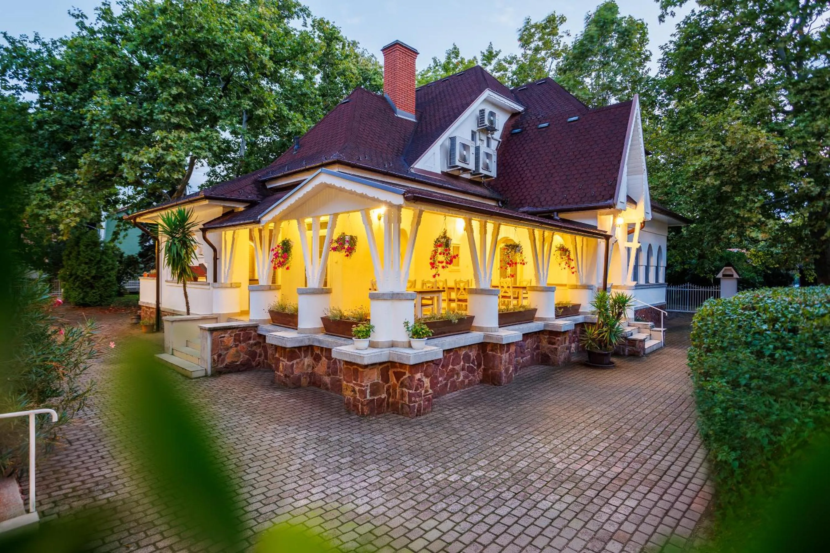 Property building in Partvilla Balatonboglar