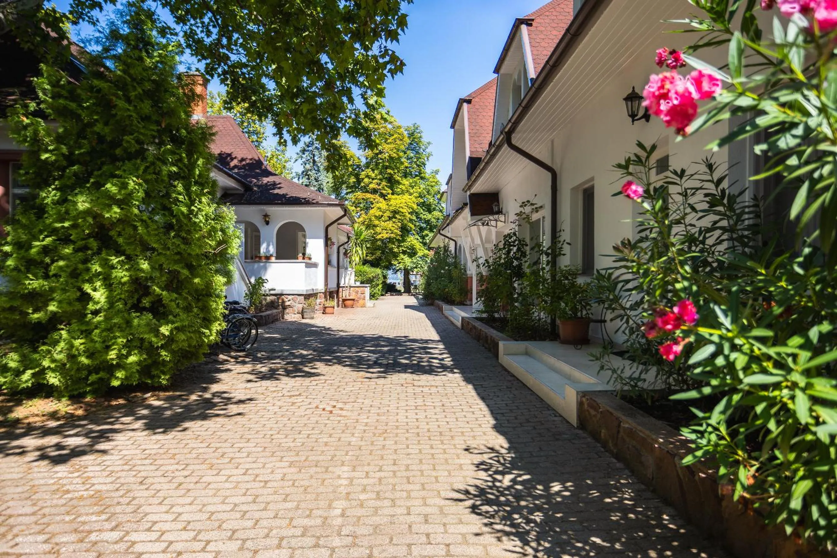 Property building in Partvilla Balatonboglar